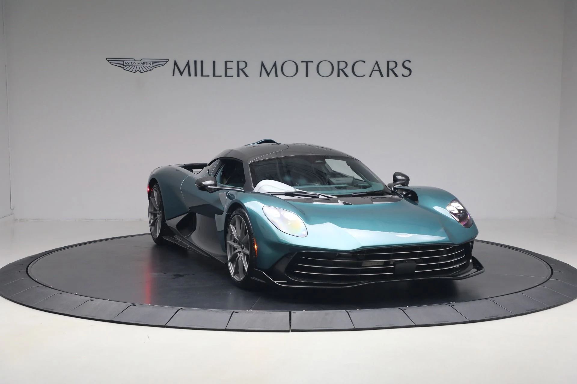 mph011_2937761019_New_2026_Aston_Martin_Valhalla_1779312474_be98c9a99c