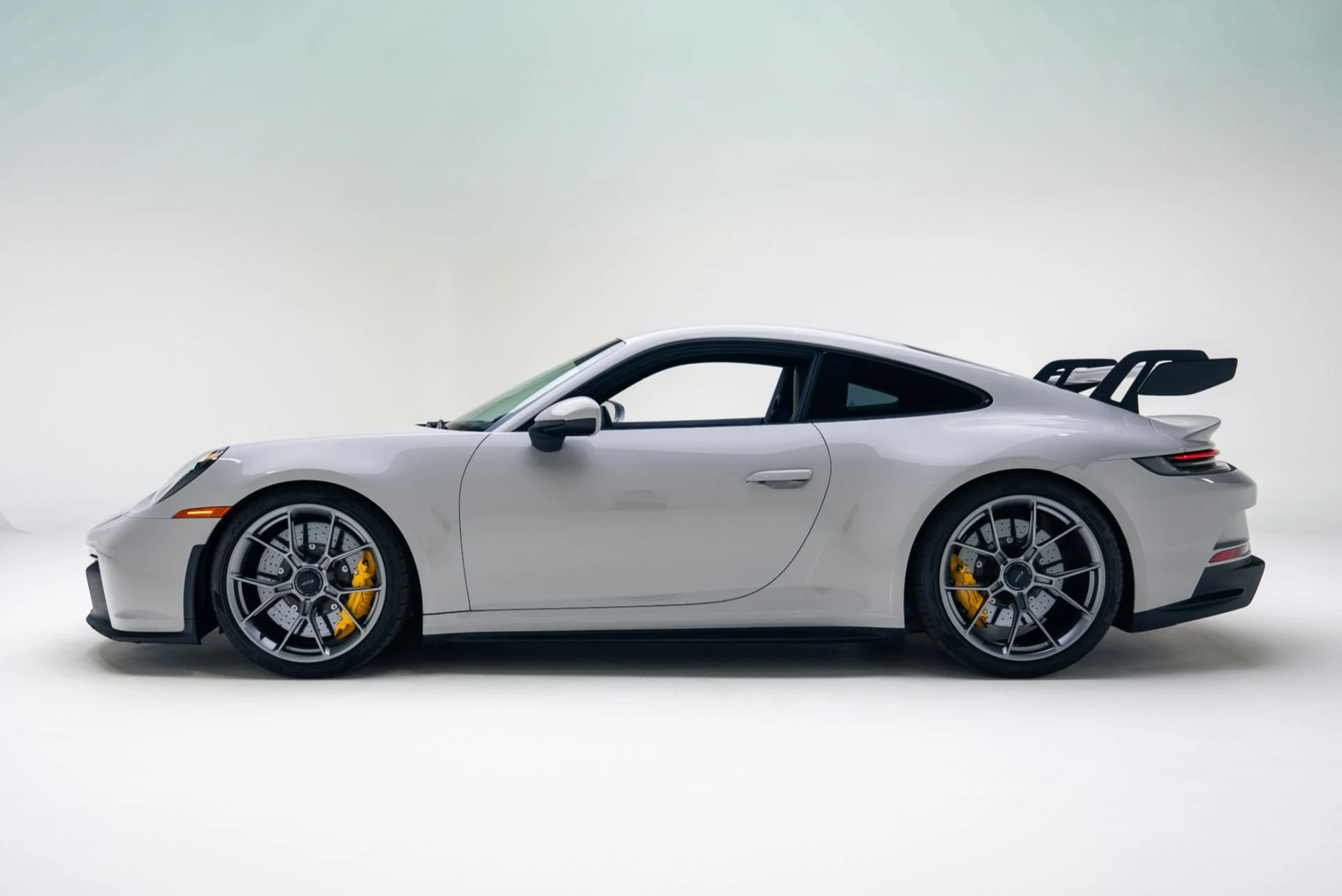 mph011_2944305958_Used_2024_Porsche_911_GT_3_1766184569_ea031ae746