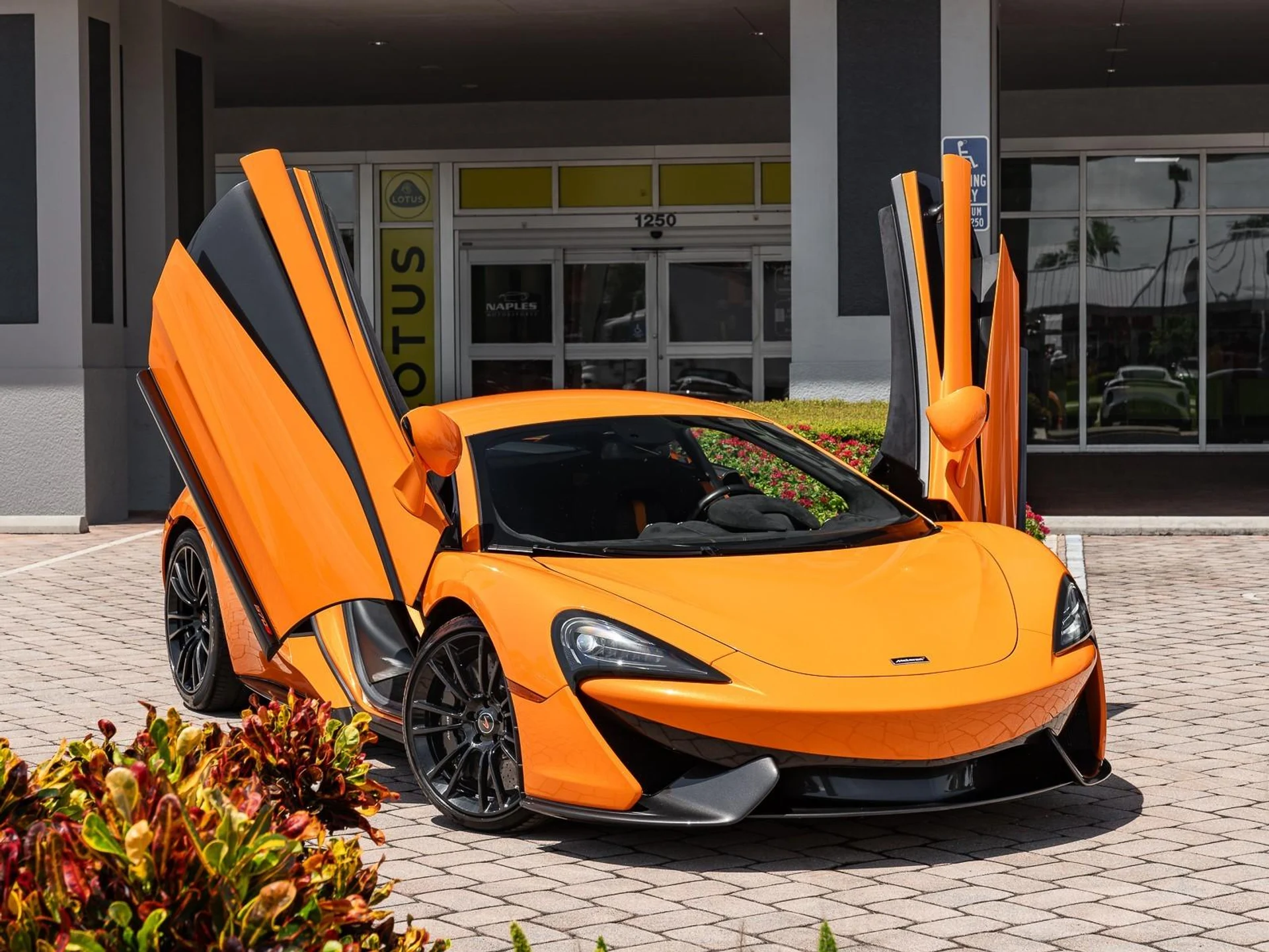 mph011_2948933617_Used_2016_Mc_Laren_570_S_1756483742_7337f022b1