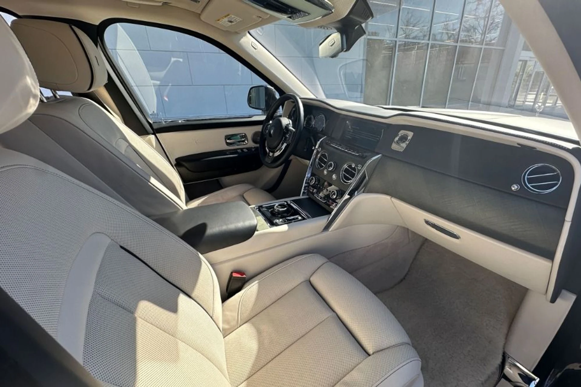 mph011_2952587910_Used_2020_Rolls_Royce_Cullinan_1776250479_71382e68dd