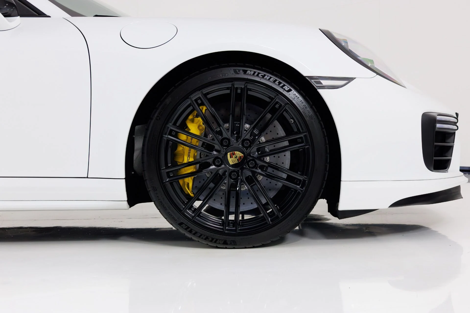 mph011_2953061766_Used_2019_Porsche_911_Turbo_S_1769802399_6013e2bbdc