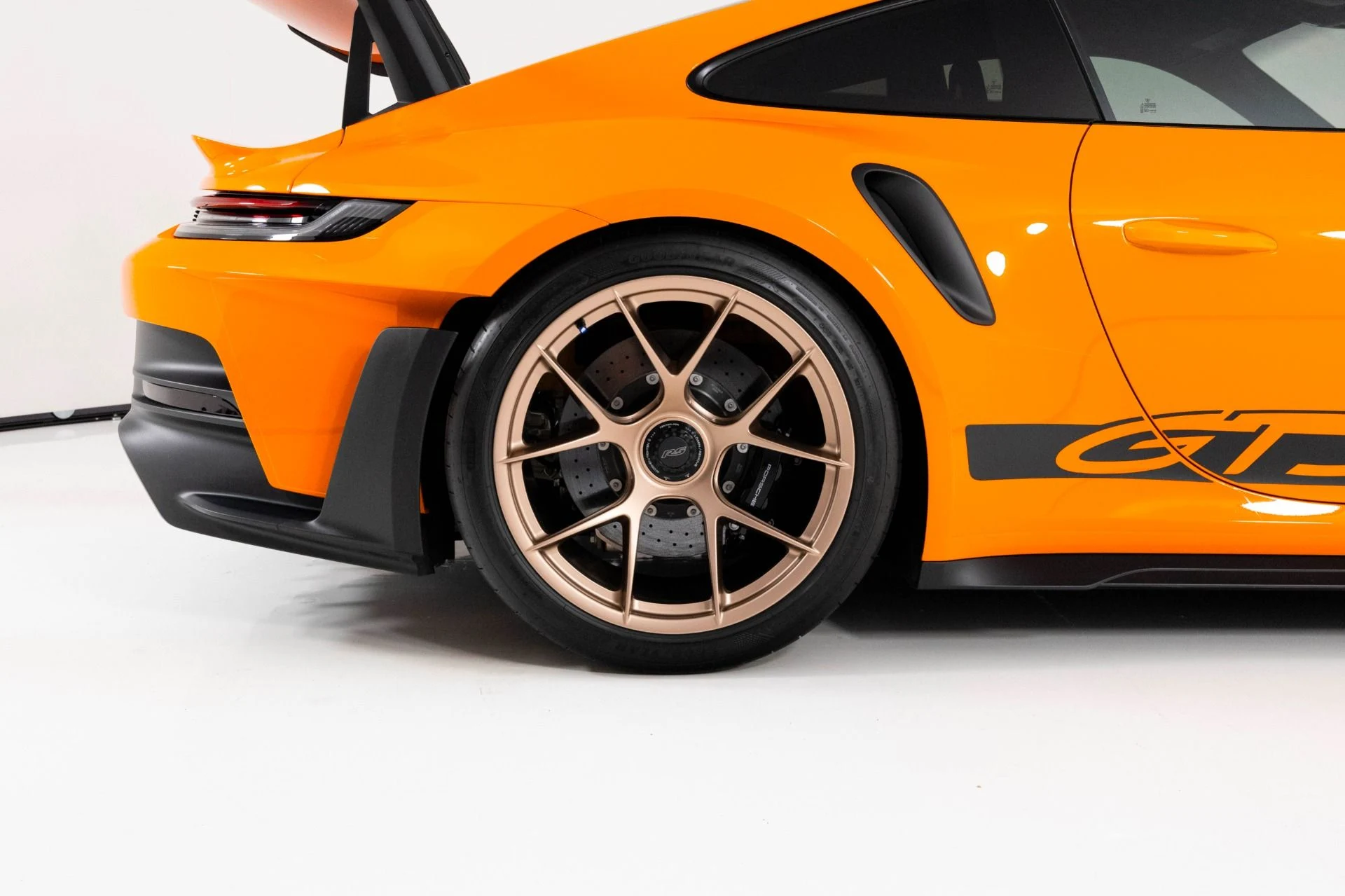 mph011_2954120117_Used_2024_Porsche_911_GT_3_RS_1760133543_d9cedb5fa9
