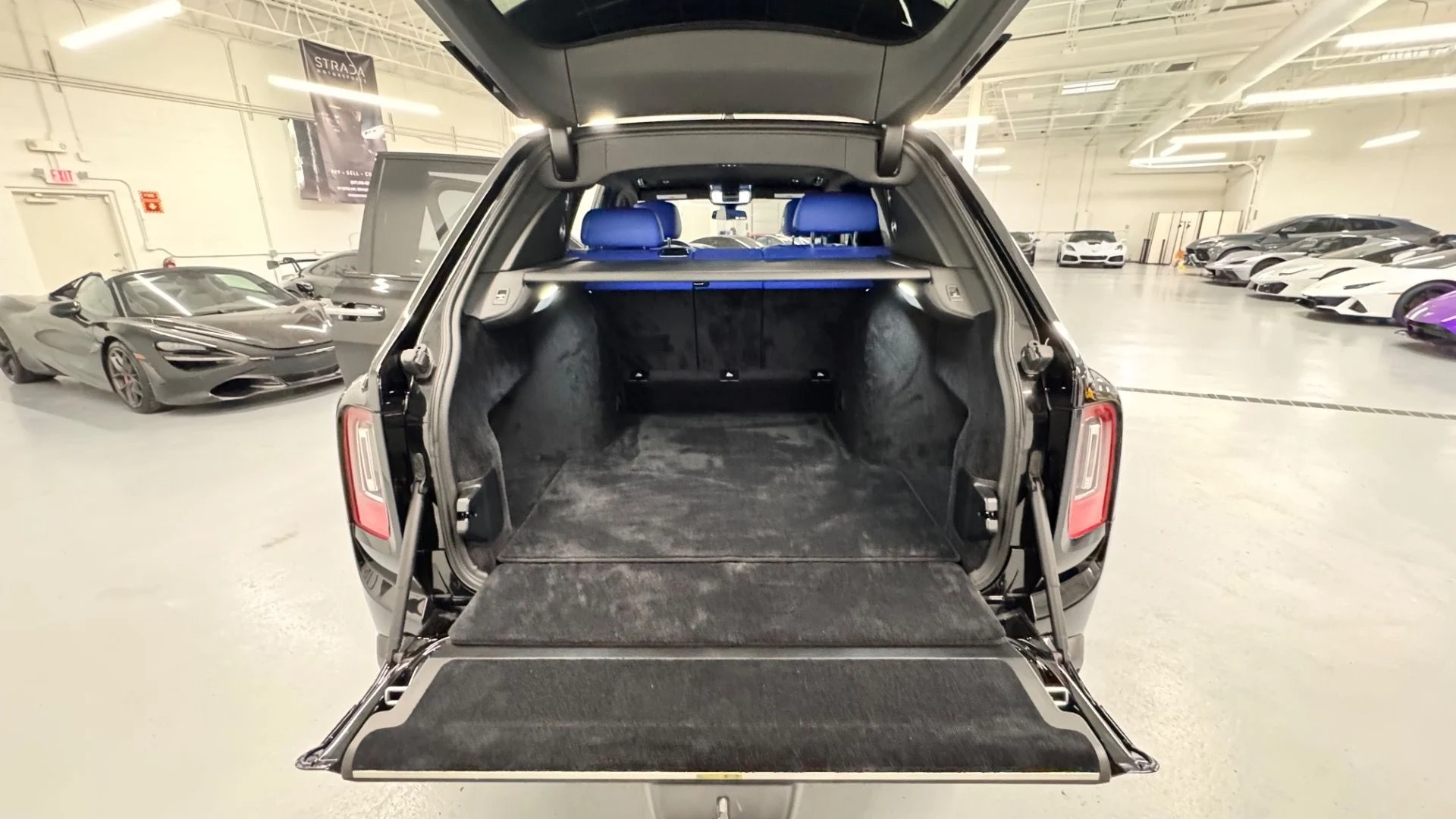 mph011_2971615655_Used_2023_Rolls_Royce_Black_Badge_Cullinan_1772830868_4f1b563586