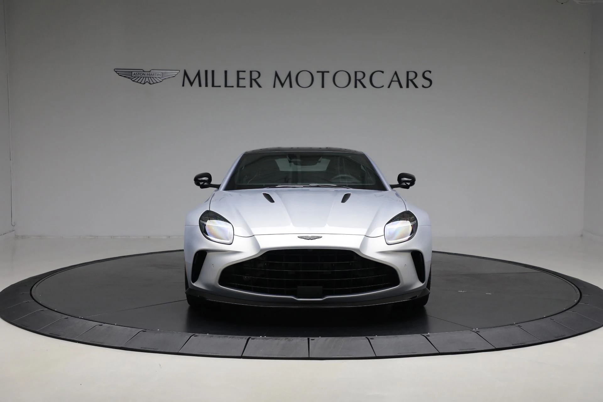 mph011_2973269686_New_2026_Aston_Martin_Vantage_e54eac91cd