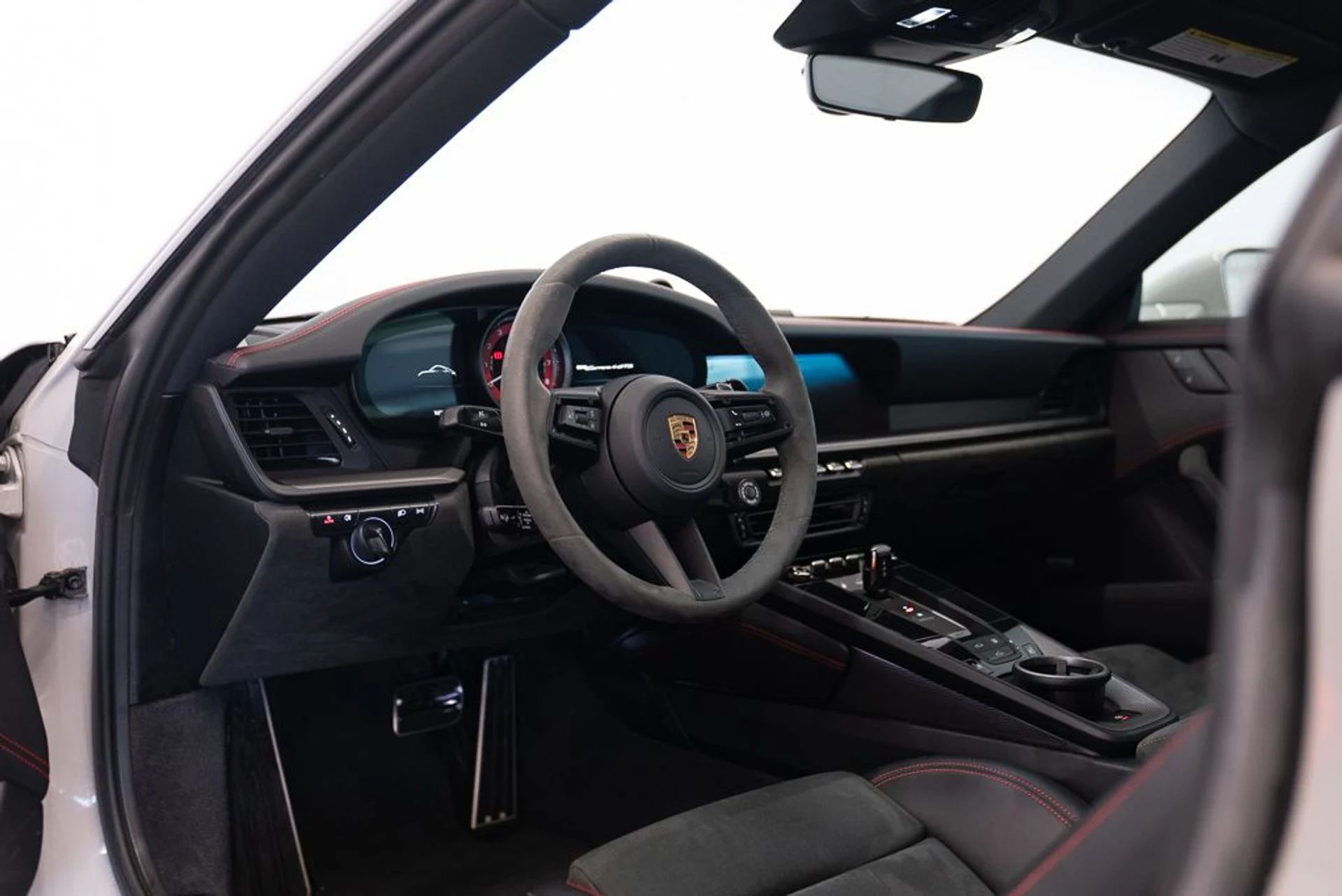 mph011_298076110_porsche_911_2023_jpg_v_1770126807_7745b5b068