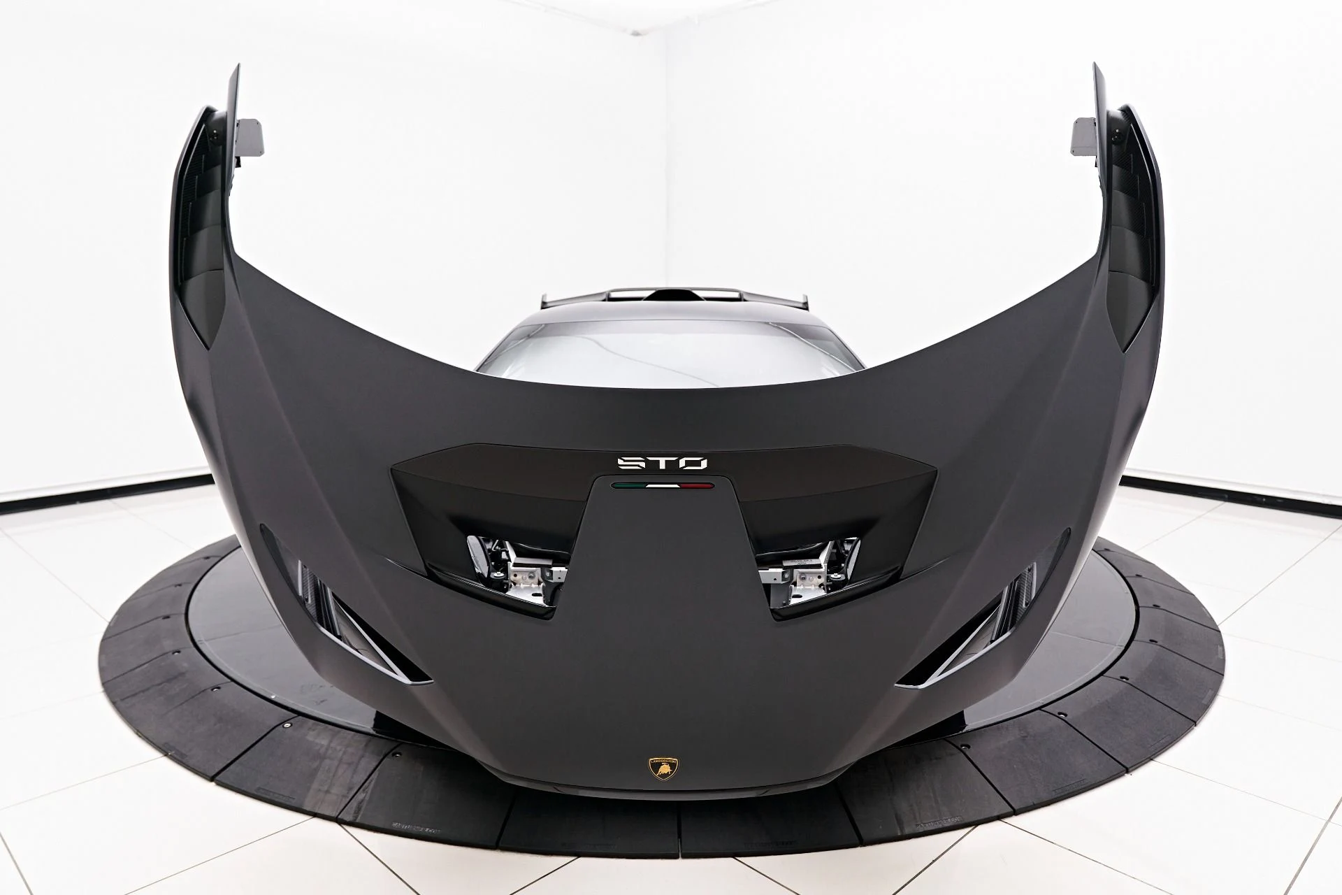 mph011_2982475556_Used_2023_Lamborghini_Huracan_STO_Base_1696892071_53a40af9bd