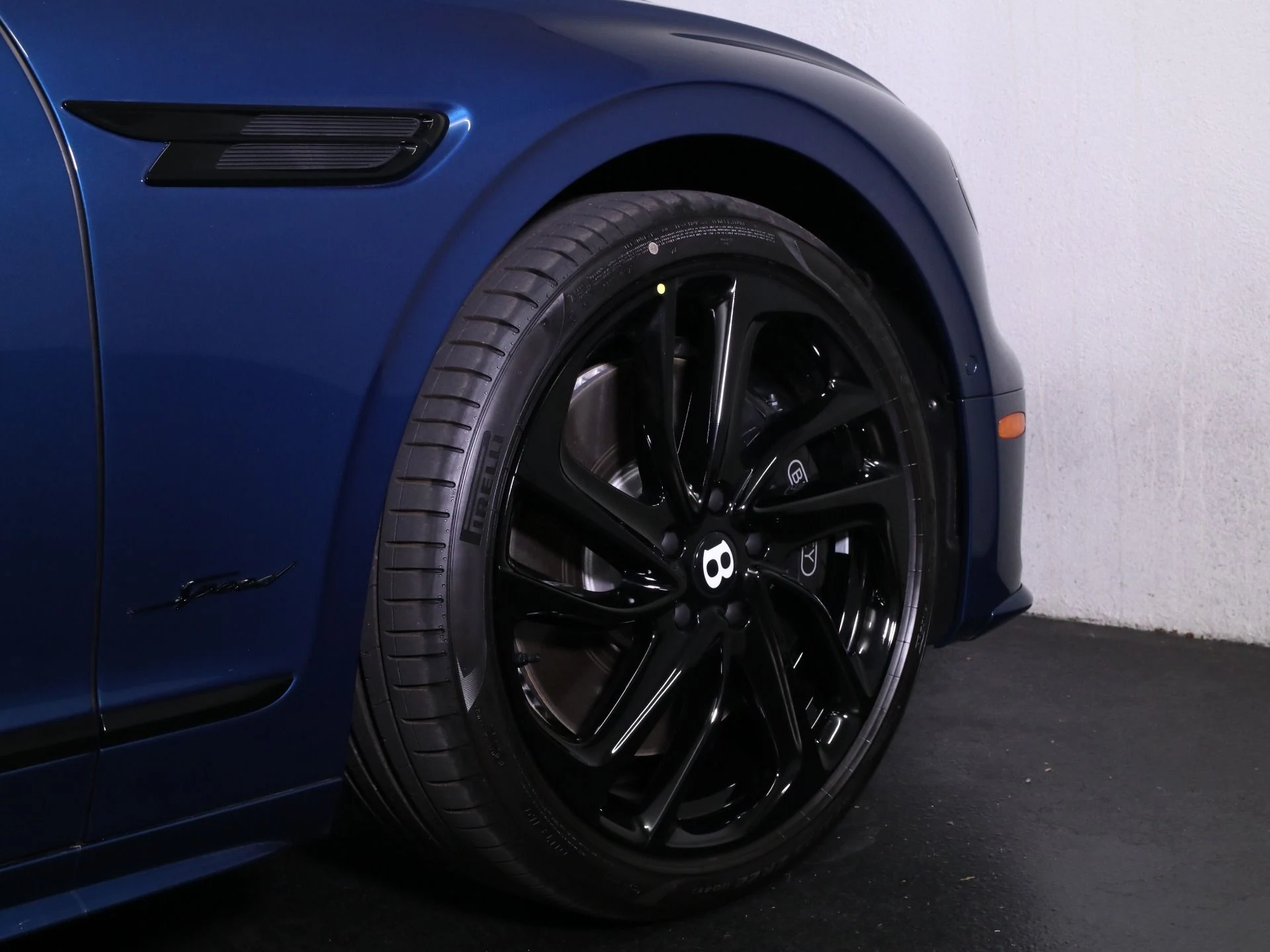 mph011_2983261245_New_2025_Aston_Martin_DBX_707_1756801667_c949db00eb