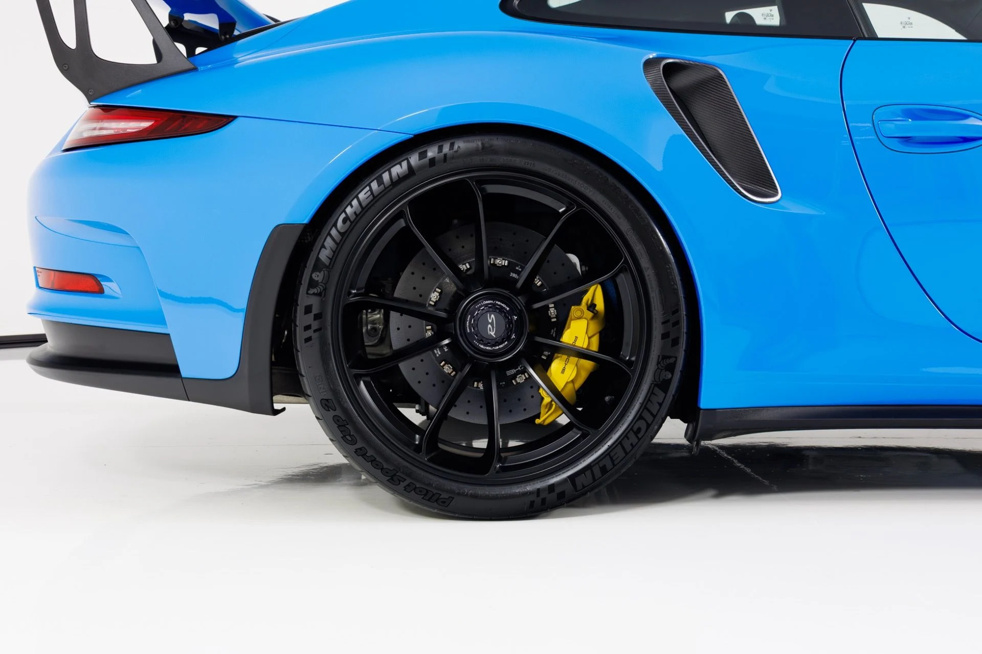 mph011_2992903148_Used_2016_Porsche_911_GT_3_RS_1769037872_0485c6eefe