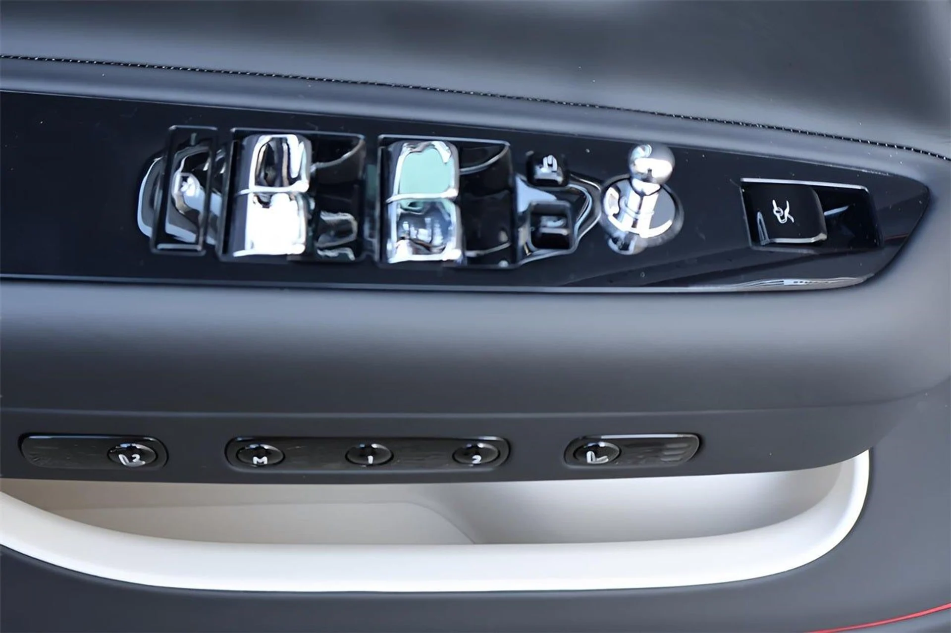 mph011_2992943181_12_952eb63238