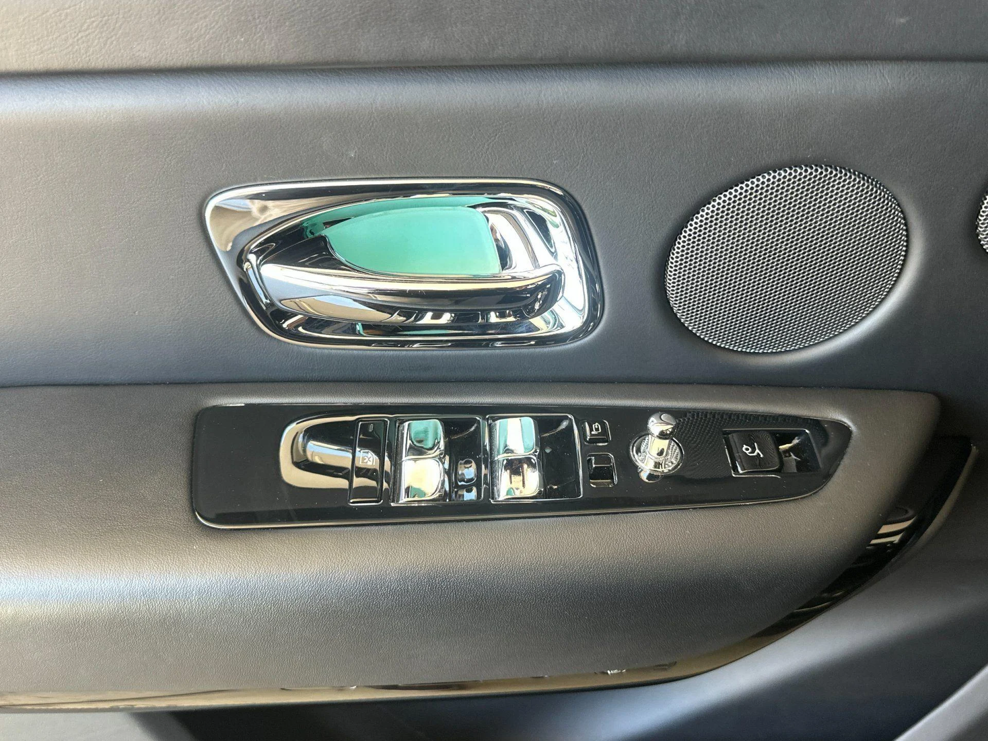 mph011_2995598677_Used_2023_Rolls_Royce_Cullinan_1777018514_7428e27fcb