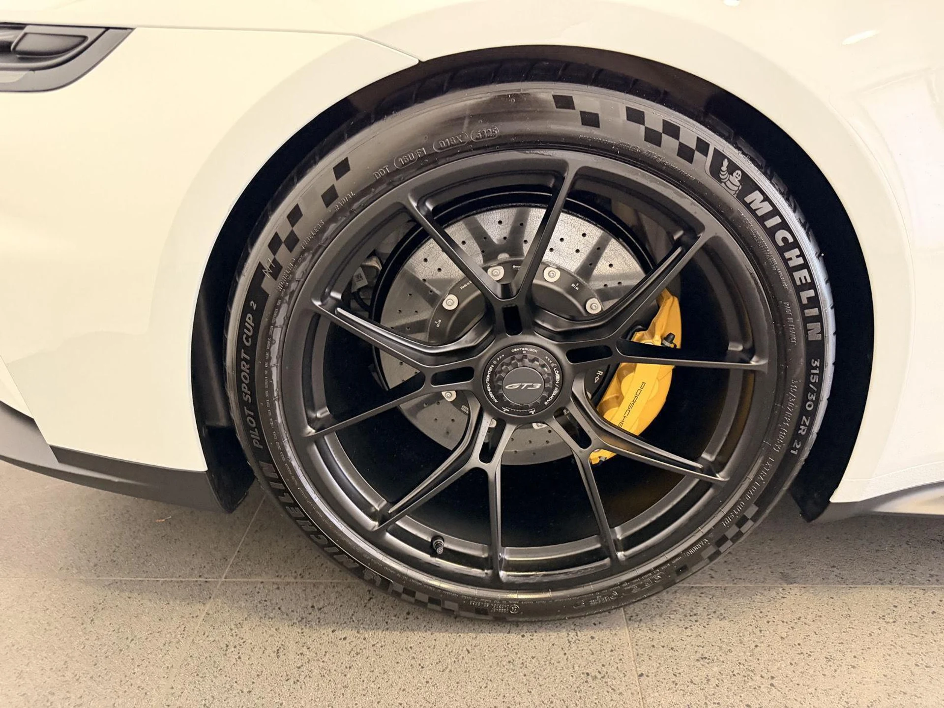 mph011_3009687969_fd360aa9b632f584dadfc2076b3495f2x_99e18952f1