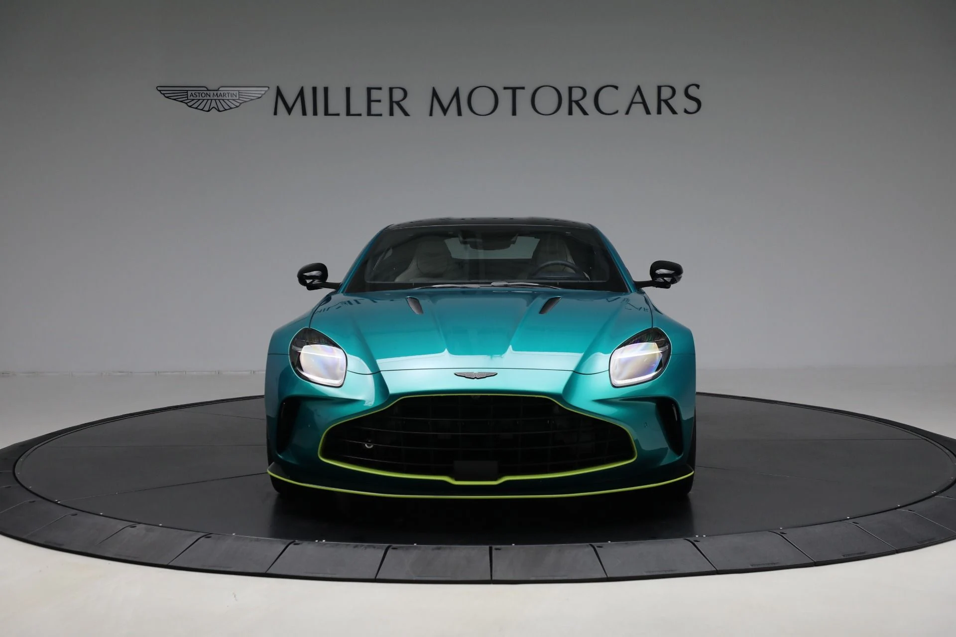 mph011_3014594416_New_2025_Aston_Martin_Vantage_31a2e78cc5