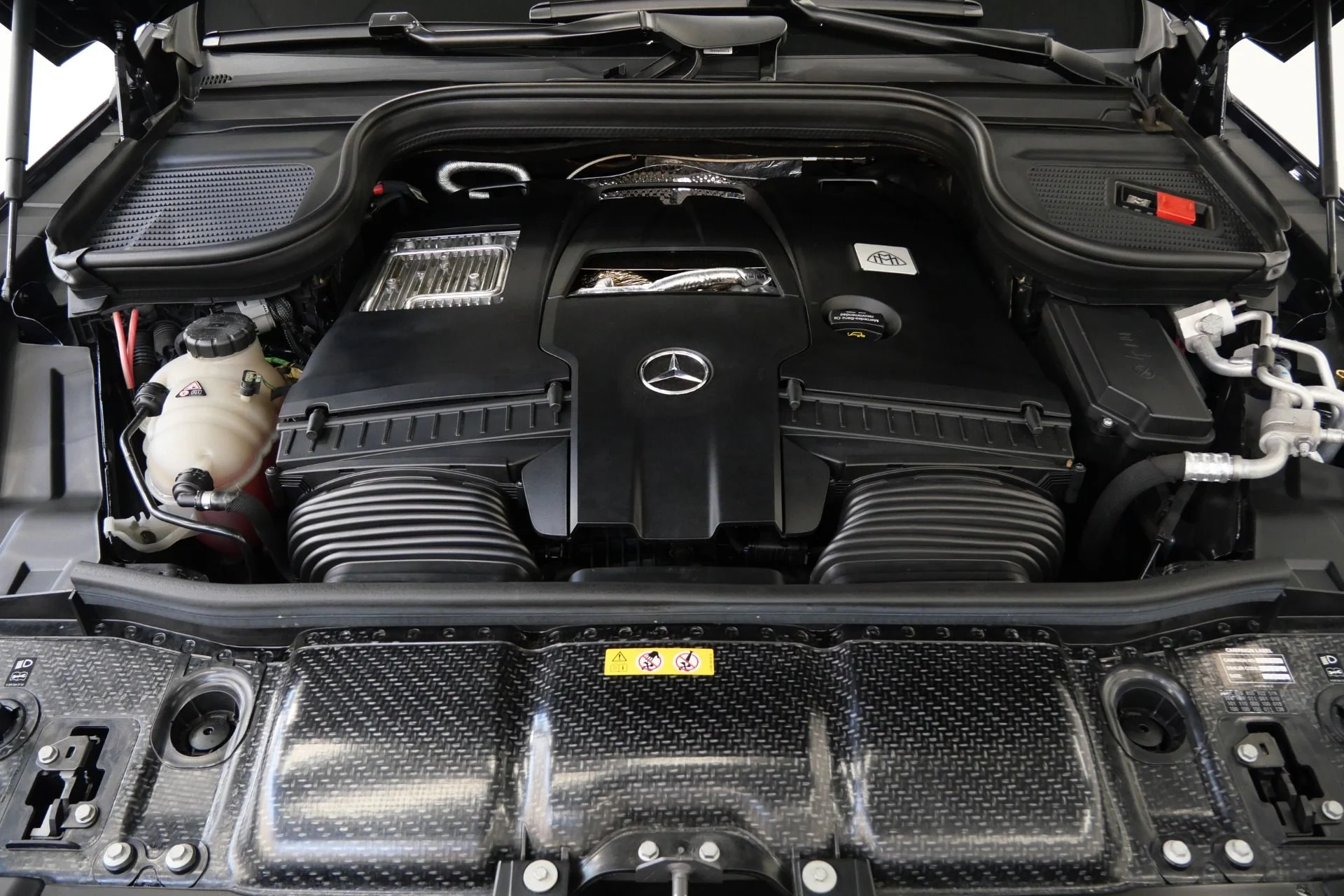 mph011_3023820992_Used_2024_Mercedes_Benz_Maybach_GLS_600_4_MATIC_Factory_Two_Tone_paint_Polished_Wheels_Loaded_1774374618_07fd15d3a9