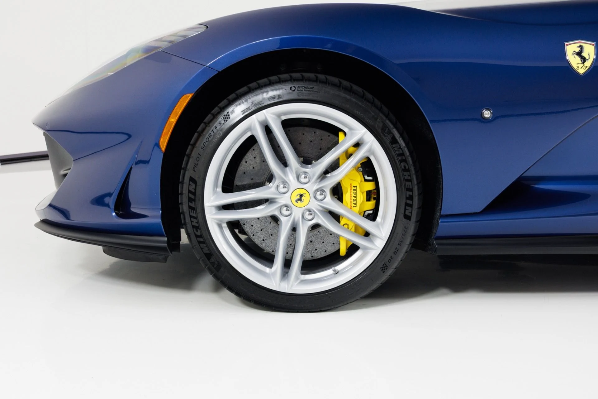 mph011_3031041509_Used_2021_Ferrari_812_GTS_1786404008_ce1f70b65a