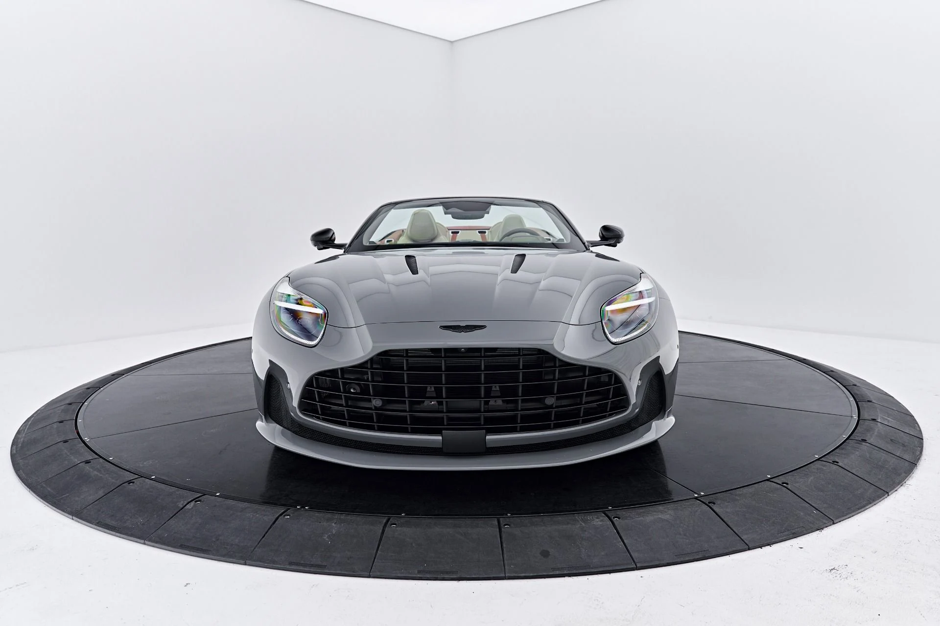 mph011_3031437862_Used_2025_Aston_Martin_DB_12_Volante_1791997205_08ab1f8bc9