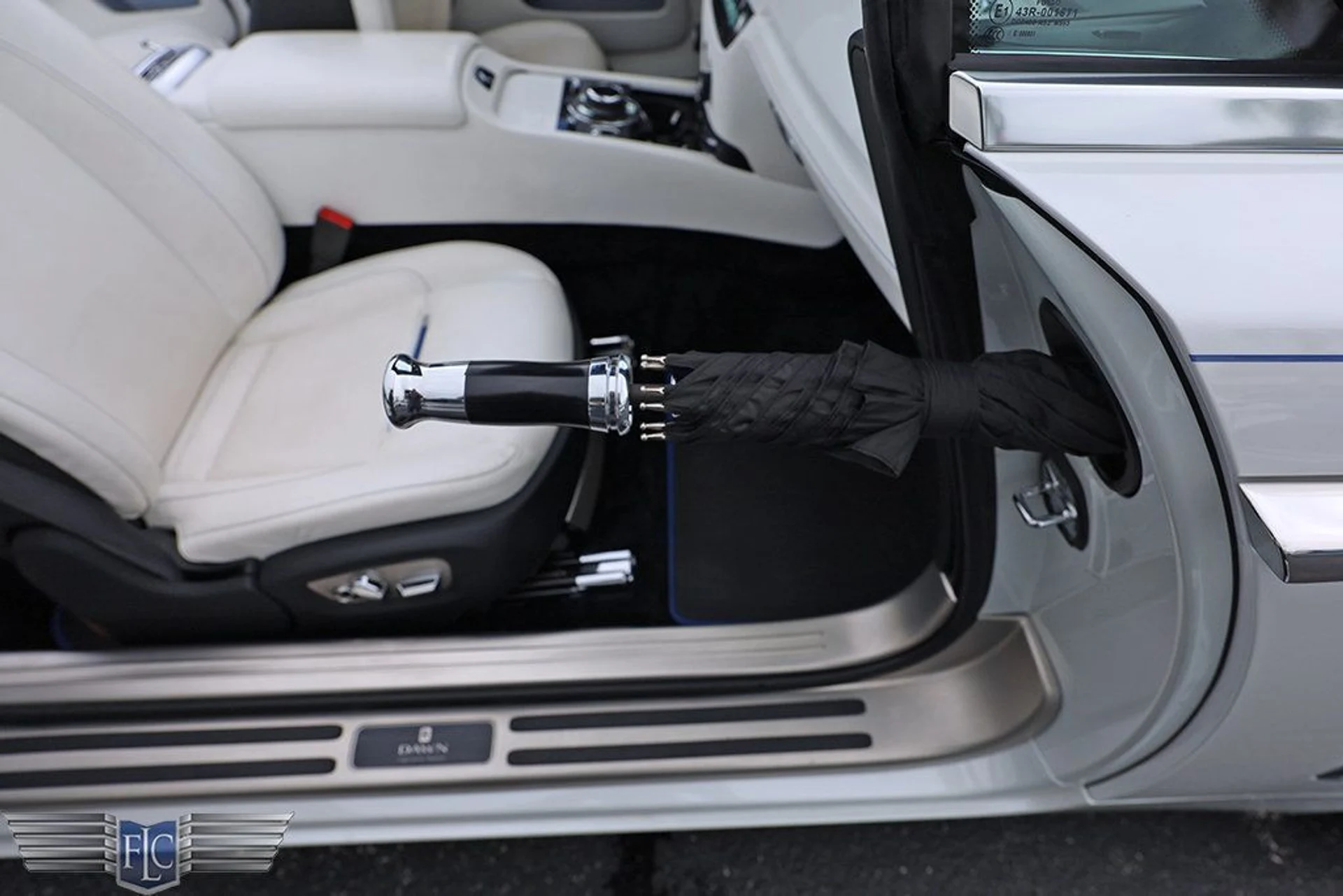 mph011_3048785092_used_2018_rolls_royce_dawn_convertible_6305_22879158_12_1024_922583a123