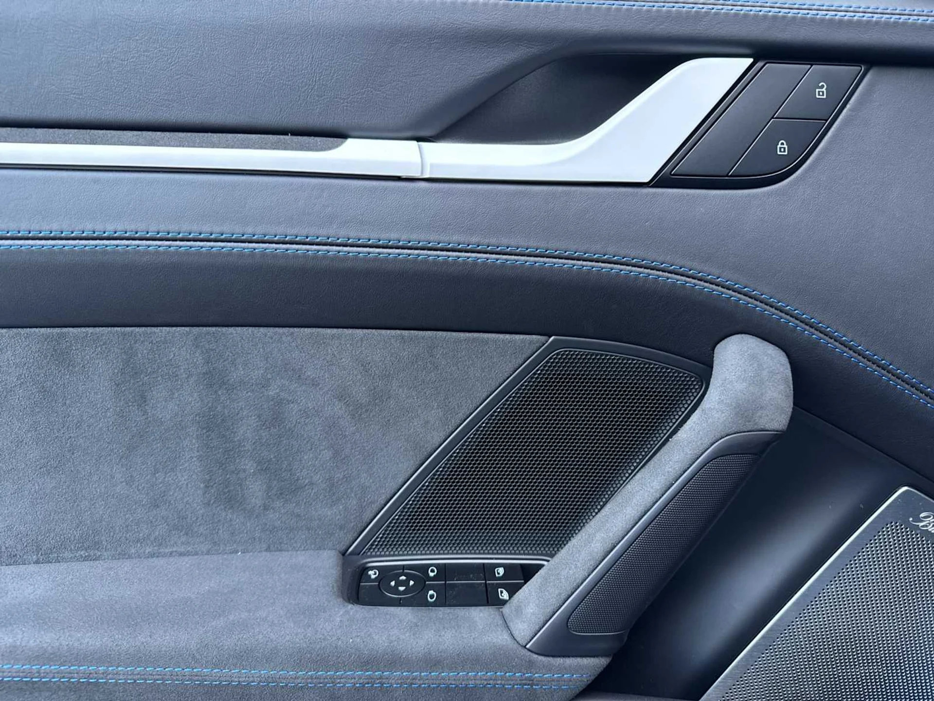 mph011_3049077455_b6a5f120071ff02113e9ed868707a350x_92dc6aa098