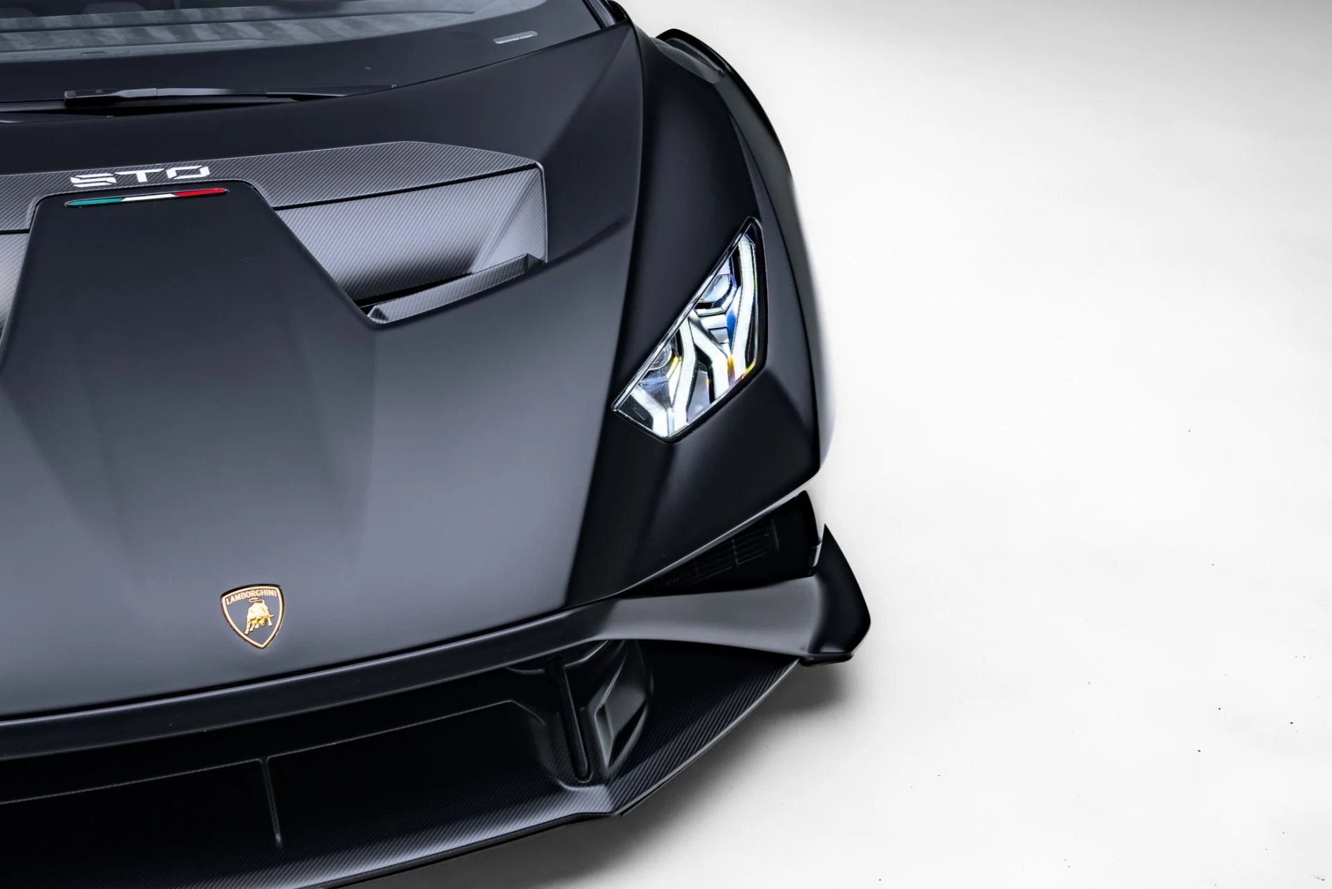 mph011_3058627215_Used_2022_Lamborghini_Huracan_STO_1771969691_9092c88ac1