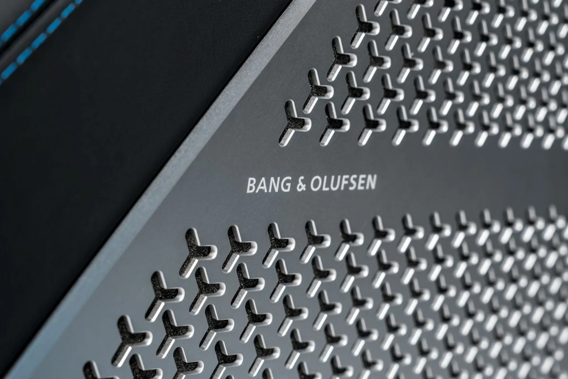 mph011_3066850082_49e03c85cece5836083f01638042a302x_fb1f27a1f7