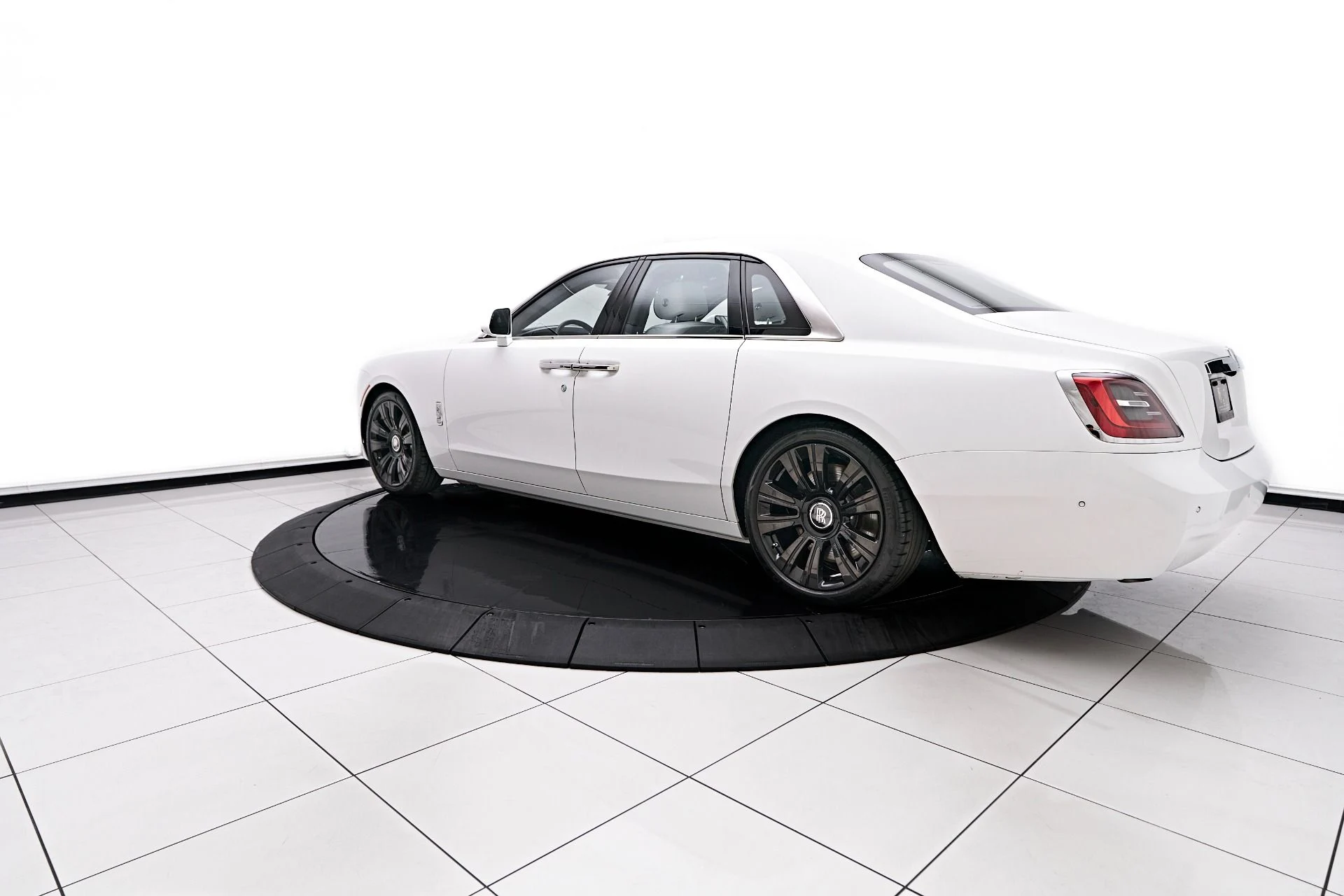 mph011_3072762924_Used_2021_Rolls_Royce_Ghost_Base_1754512470_a87f76607b