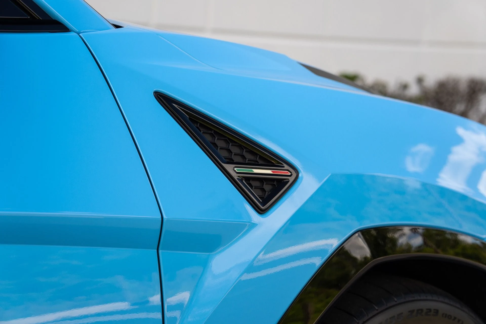 mph011_3081473746_Used_2024_Lamborghini_Urus_S_1773951175_87b17b1481