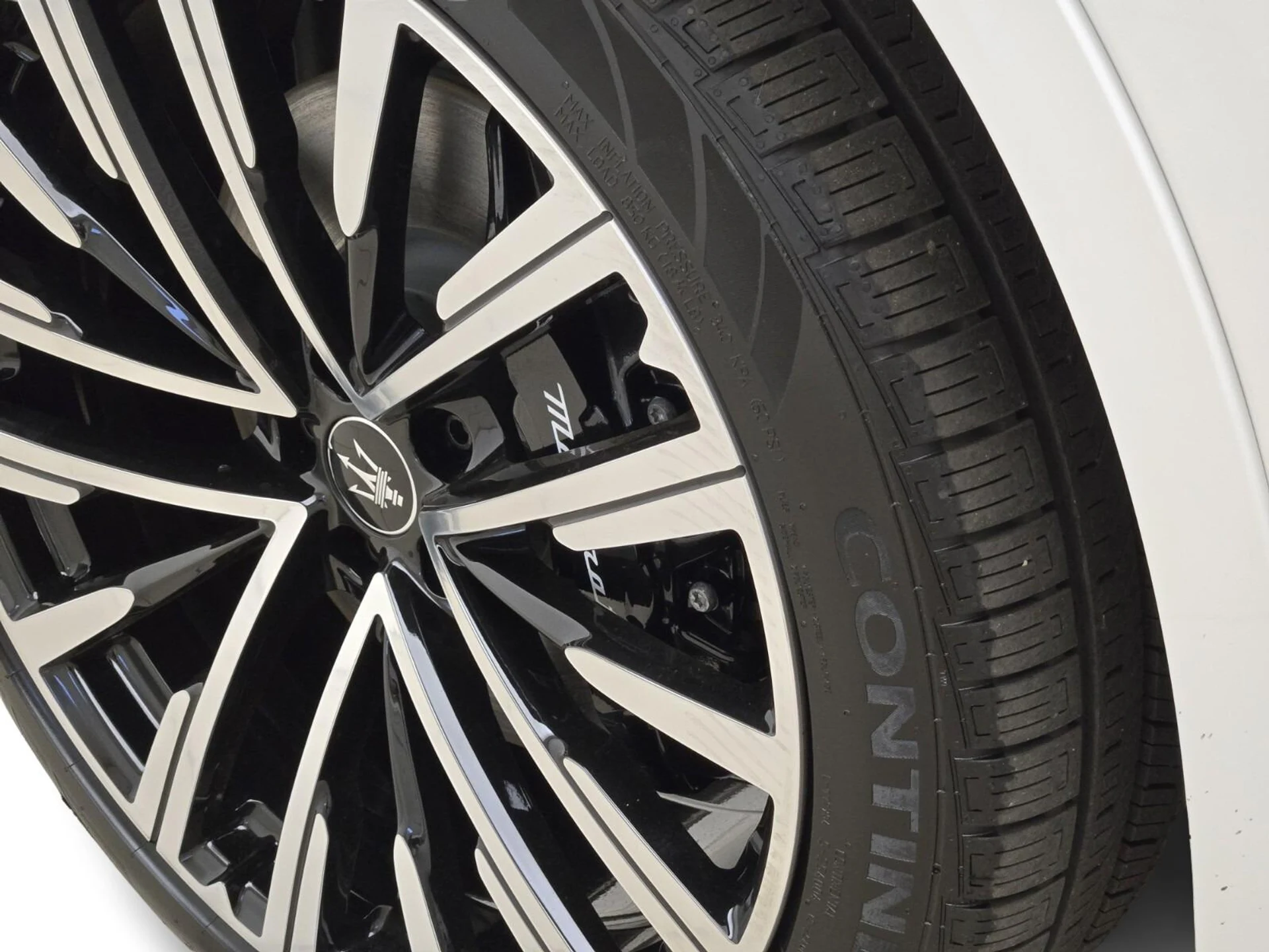 mph011_3082433709_New_2025_Maserati_Grecale_Modena_1772000210_e3cbad66c3