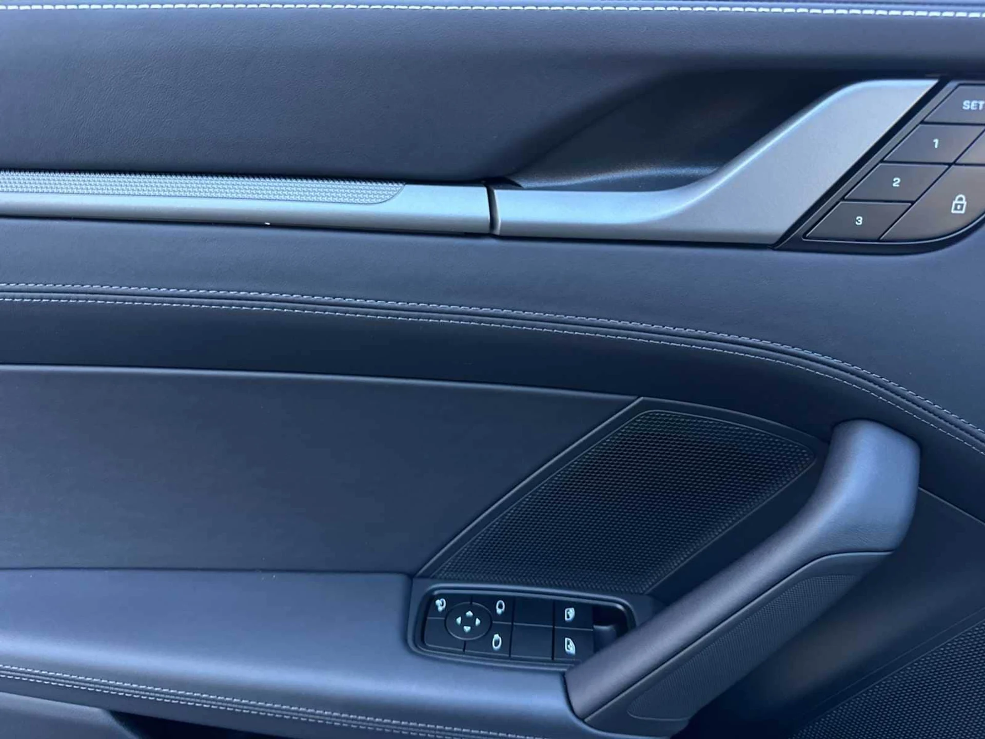 mph011_3083258002_cfd2c8971b0c0bac8b94e8510f8f22bbx_bbfa8b7479