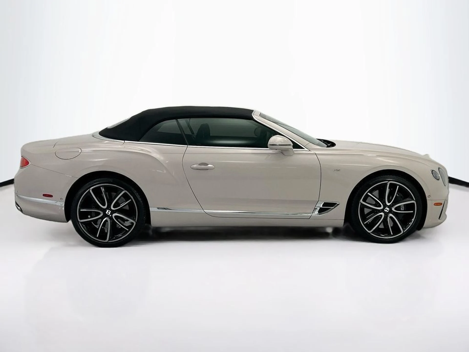 mph011_3098972924_used_2021_bentley_continental_gtv8convertible_8119_23031856_12_1024_87b6f5ea24