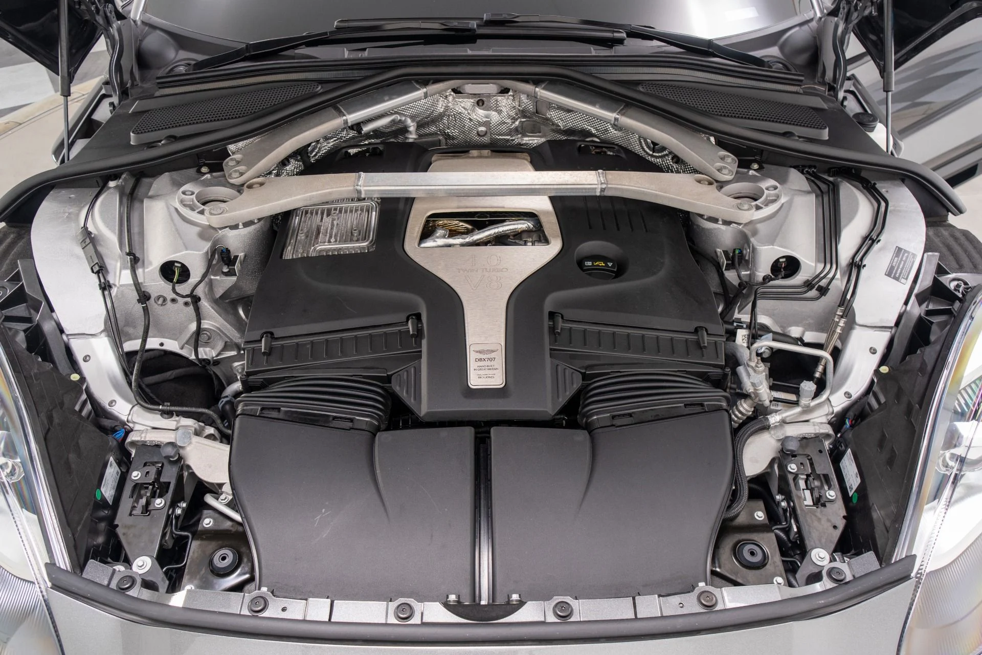 mph011_3111991903_Used_2025_Aston_Martin_DBX_707_1780350121_39d6d9d182