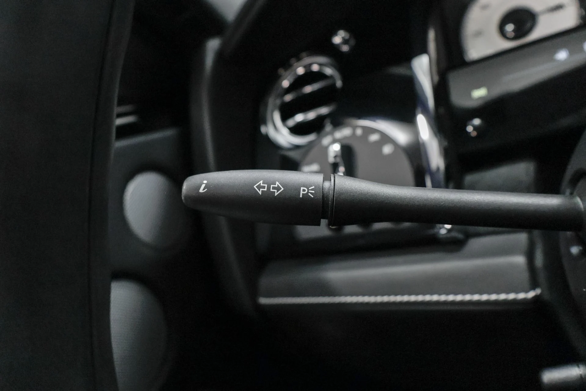 mph011_3112842133_Used_2016_Rolls_Royce_Ghost_Base_1761576536_56110068bb