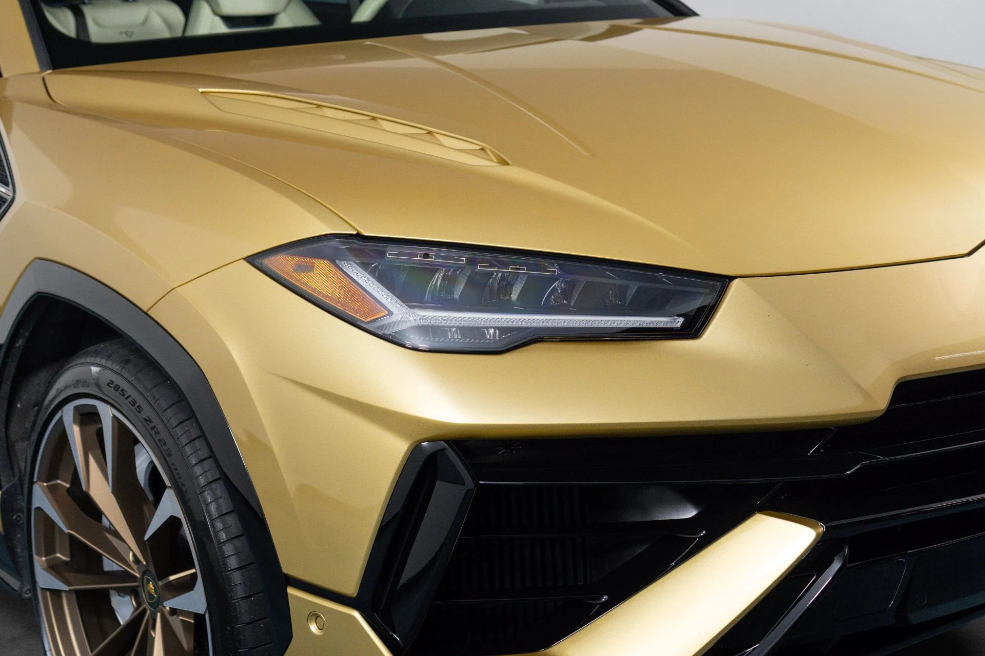 mph011_3116347131_Used_2023_Lamborghini_Urus_S_1781741186_3085256569