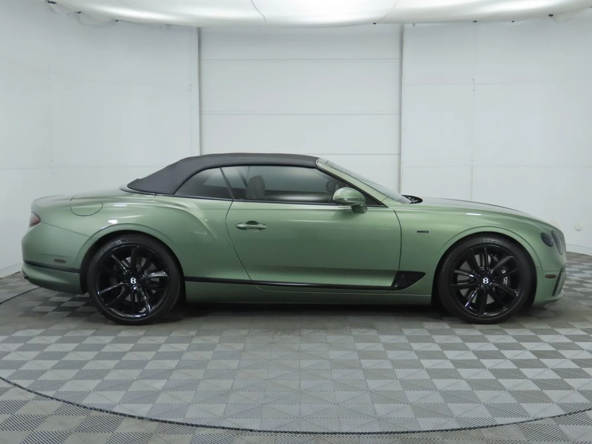 mph011_3120057474_used_2024_bentley_continental_gtv8convertible_8119_22977693_12_1024_1e9814d801