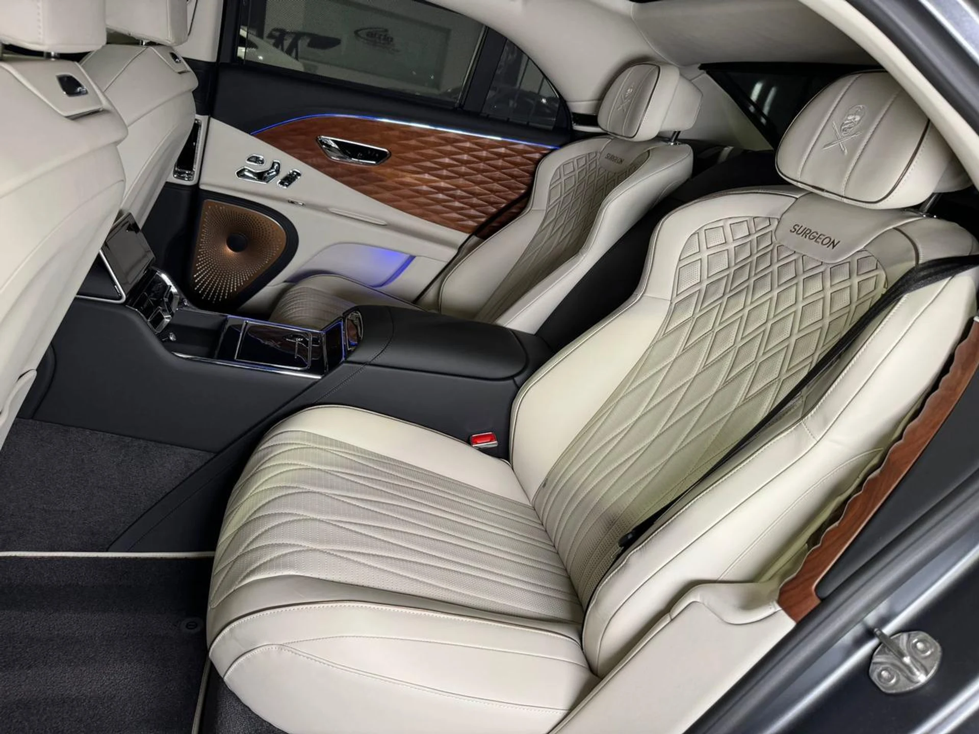 mph011_3123846032_335d78a95114bcd76ab8f4b376128aa6_e1a2d9ee21