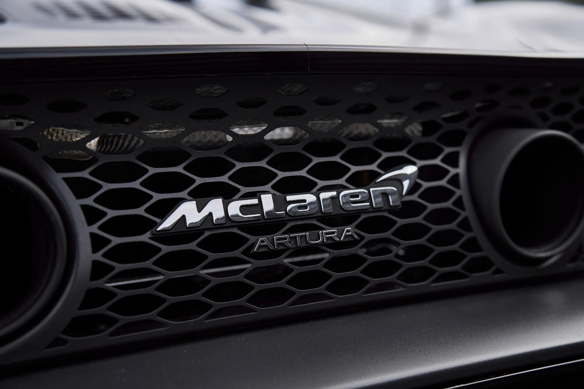 mph011_3128298630_Used_2023_Mc_Laren_Artura_1760554870_69339fd9e8