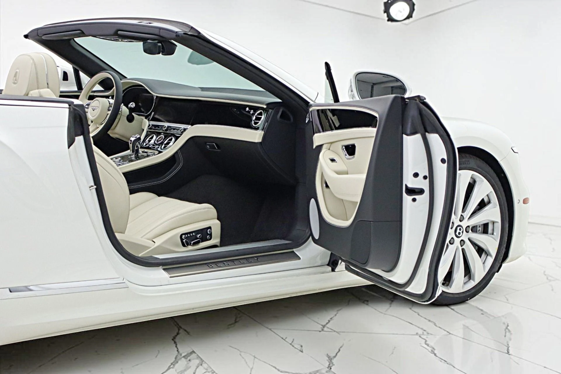 mph011_3131987579_New_2026_Bentley_Continental_GTC_0f415f02bd