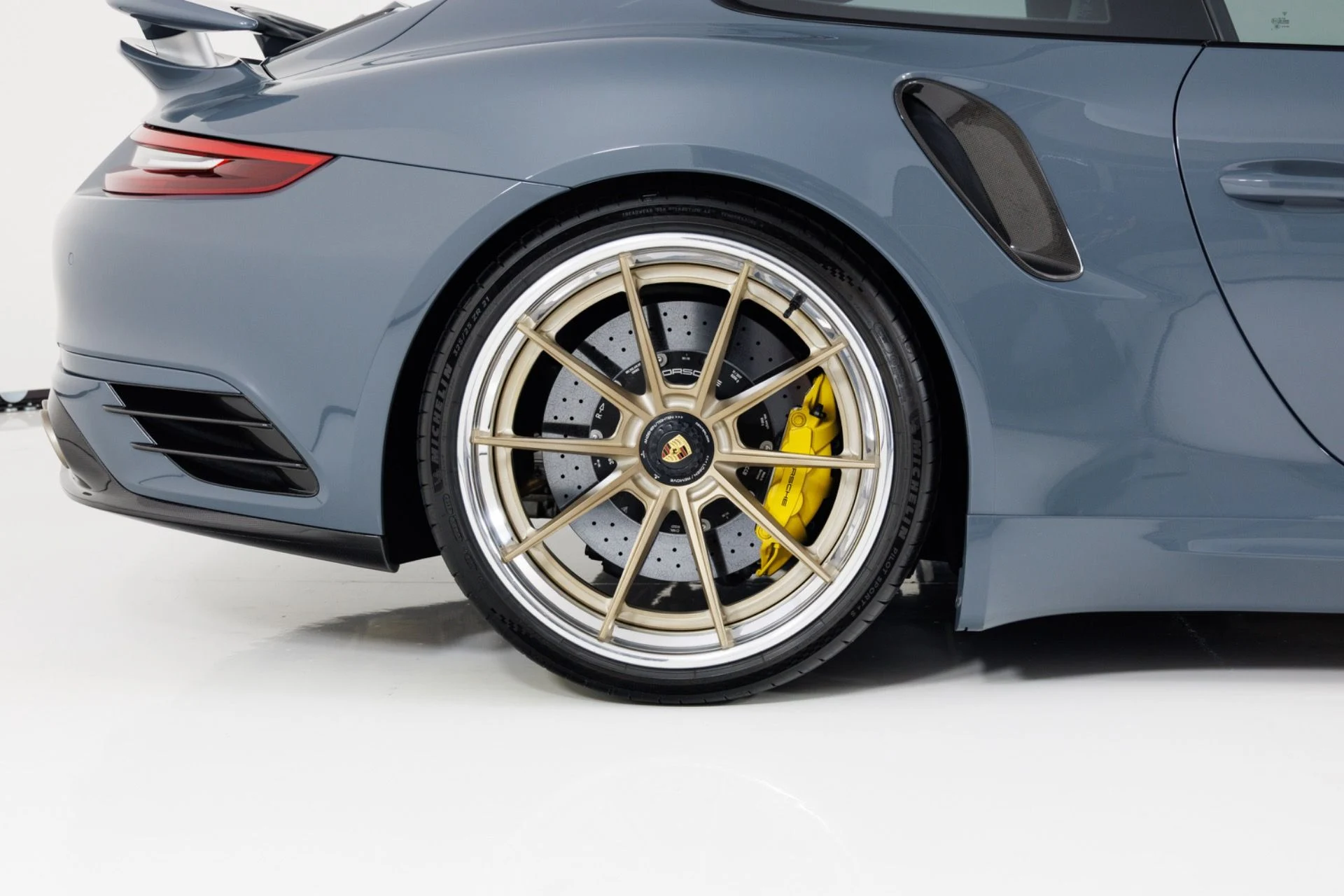 mph011_3134027393_Used_2017_Porsche_911_Turbo_S_1787680339_7f44ef1b52