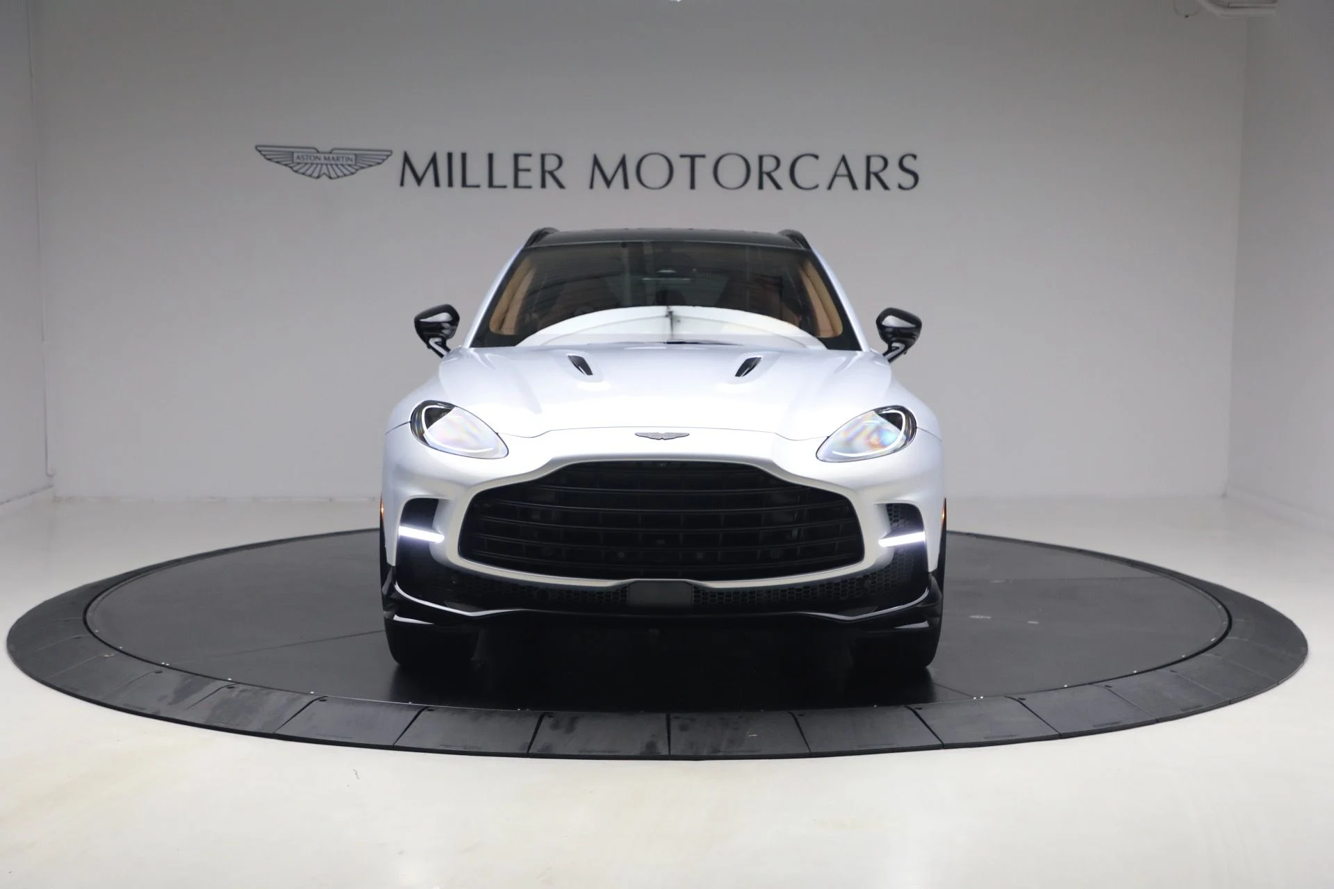 mph011_3141578050_New_2026_Aston_Martin_DBX_707_1767986590_9bbb62ed9d
