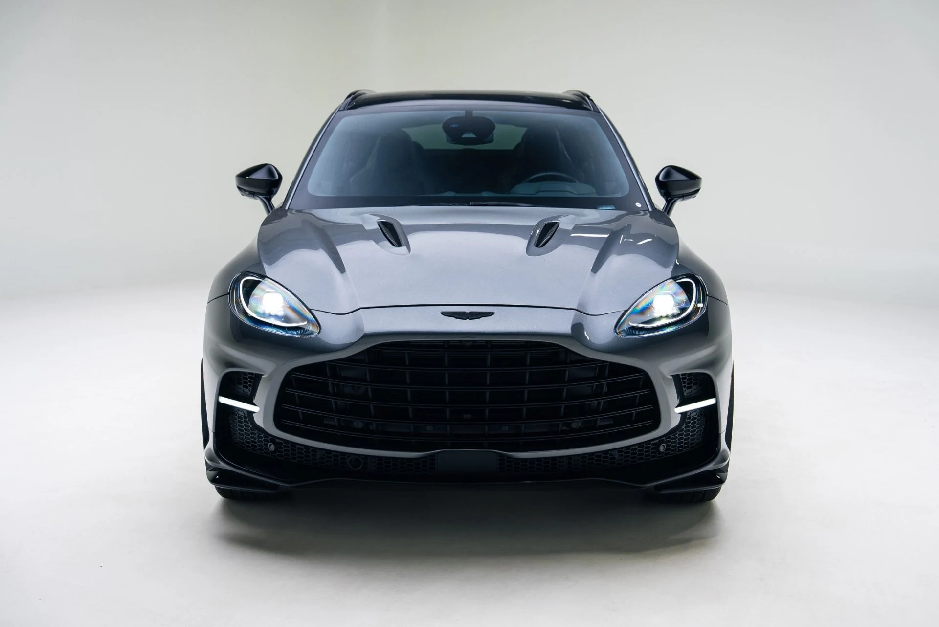 mph011_314653657_Used_2023_Aston_Martin_DBX_707_1767147113_50c2453b8b