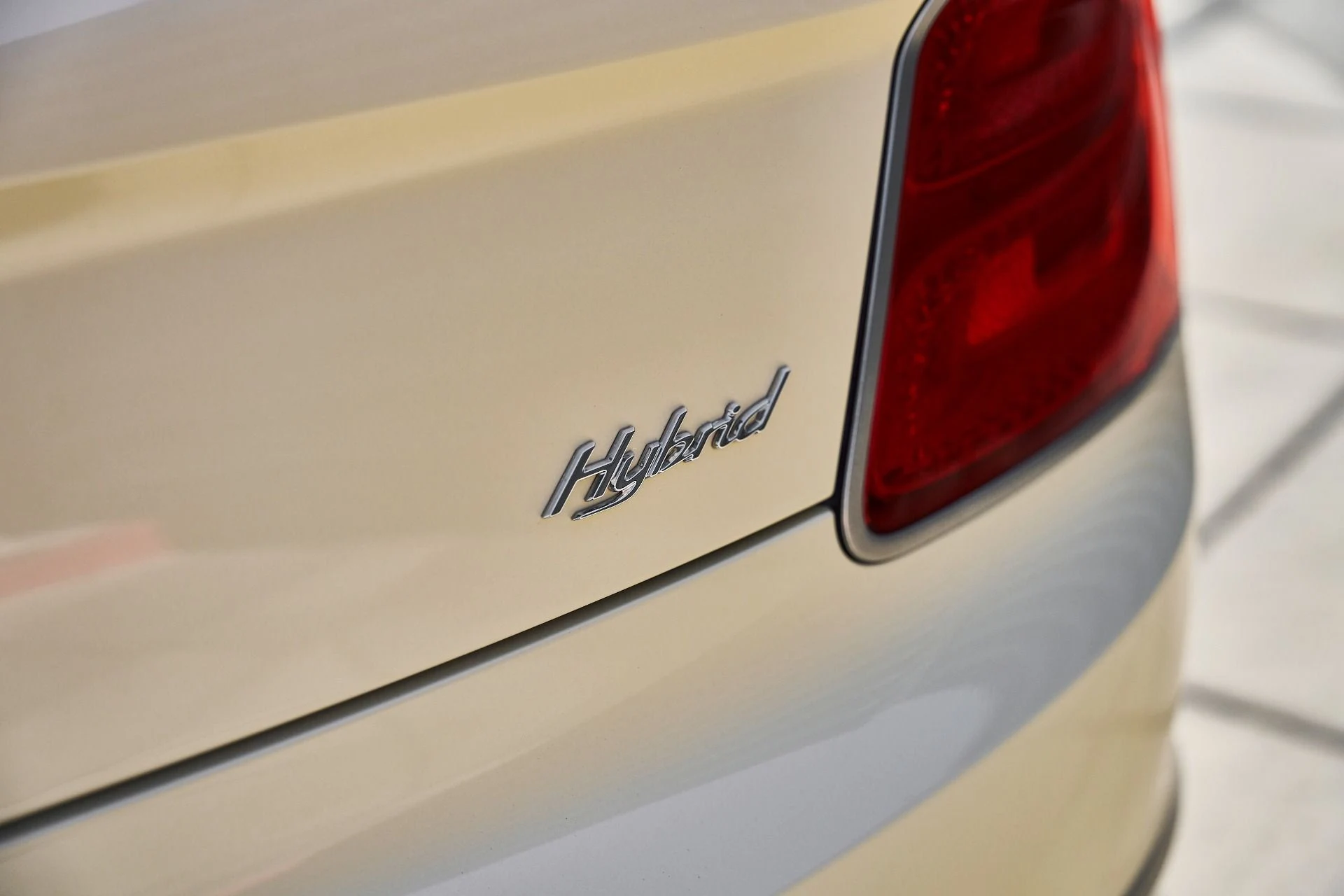 mph011_3148063998_Used_2023_Bentley_Flying_Spur_Hybrid_Odyssean_Edition_1770692428_835dc0f2bc