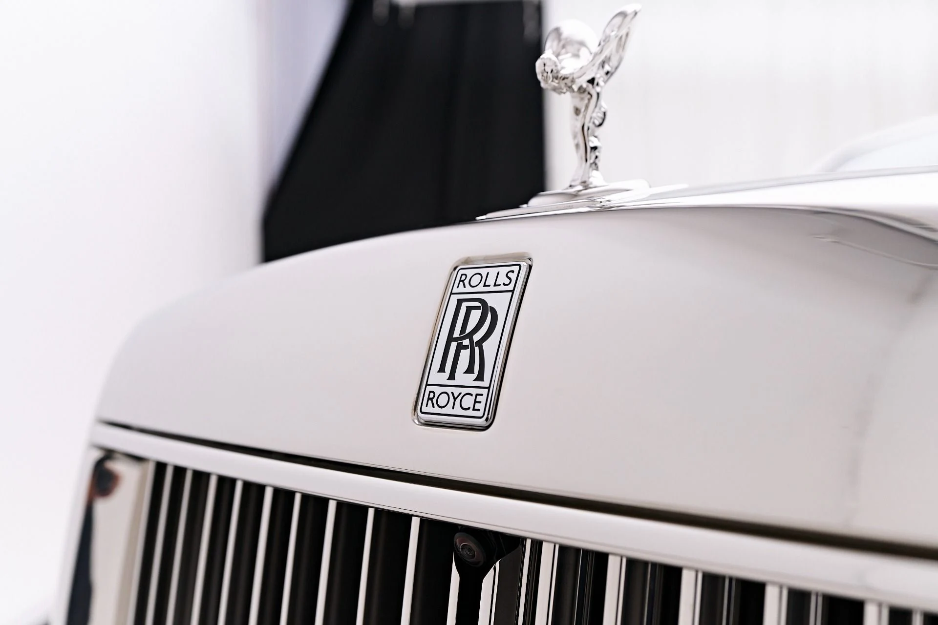 mph011_3153672657_Used_2025_Rolls_Royce_Phantom_Base_1758394095_2ee20a7f00