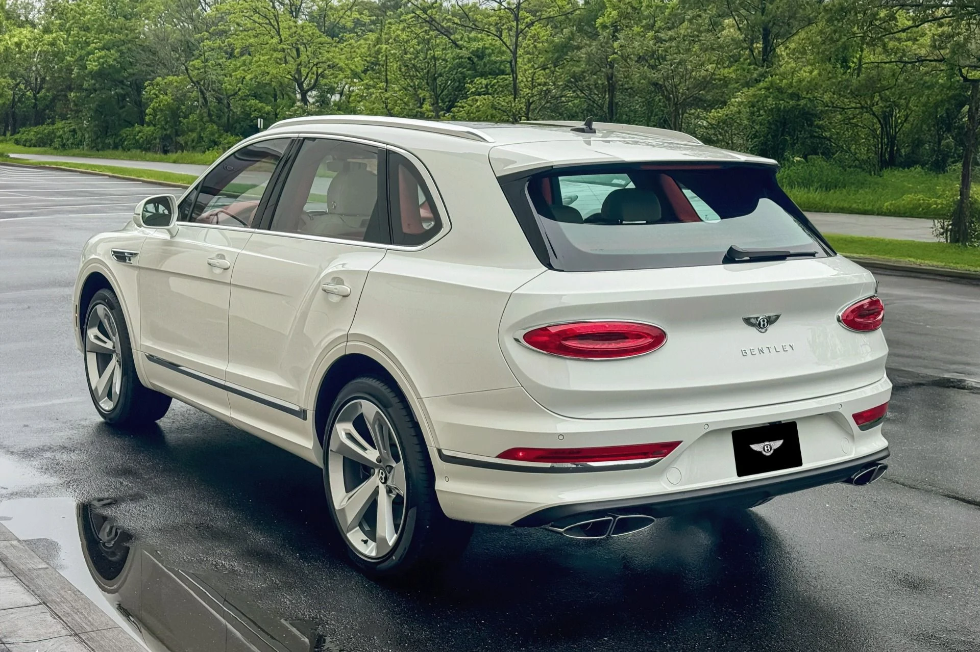 mph011_315545812_Used_2025_Bentley_Bentayga_V8_1748255294_b36611e6ee