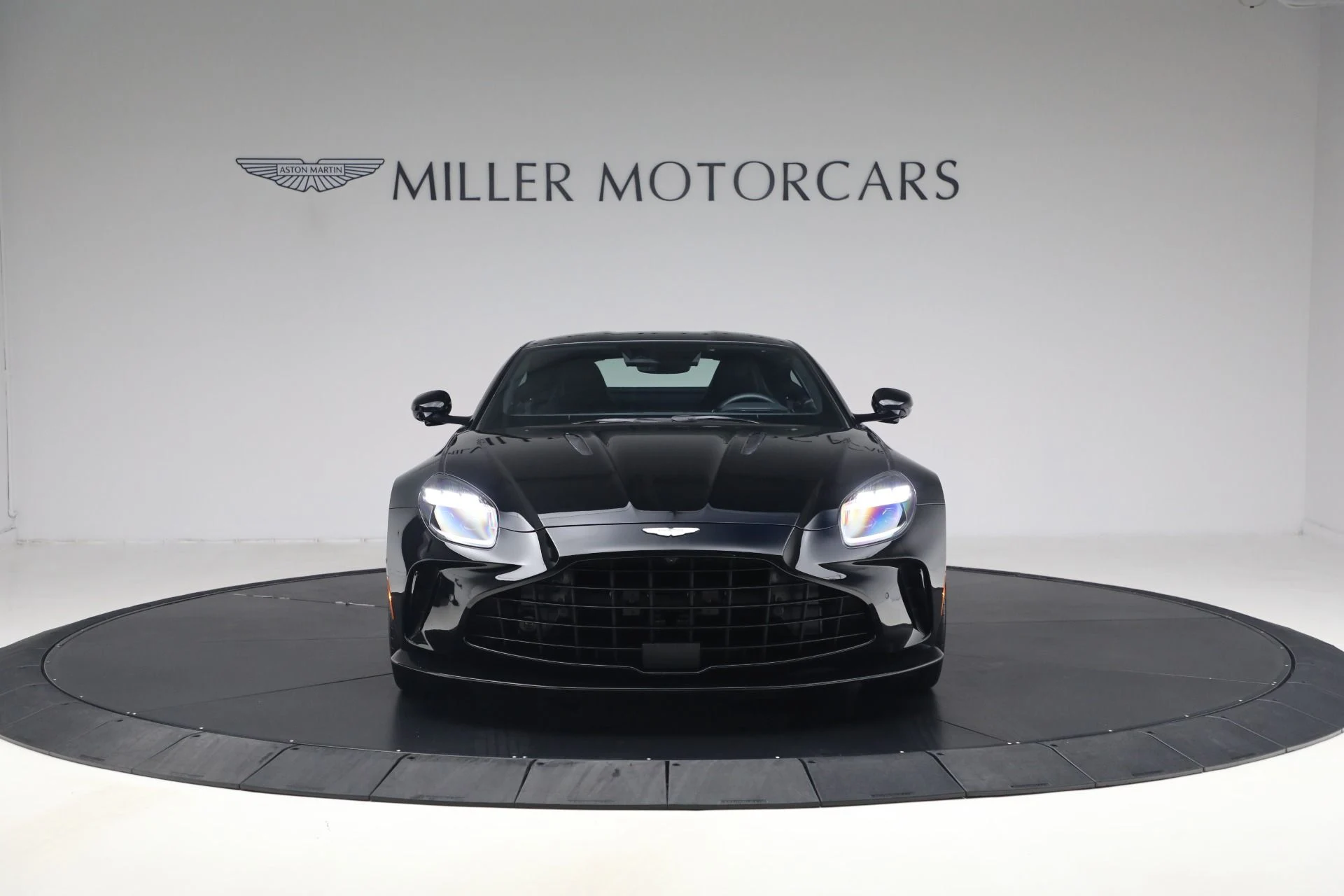mph011_3168151533_Used_2025_Aston_Martin_Vantage_1790186277_476390ce54