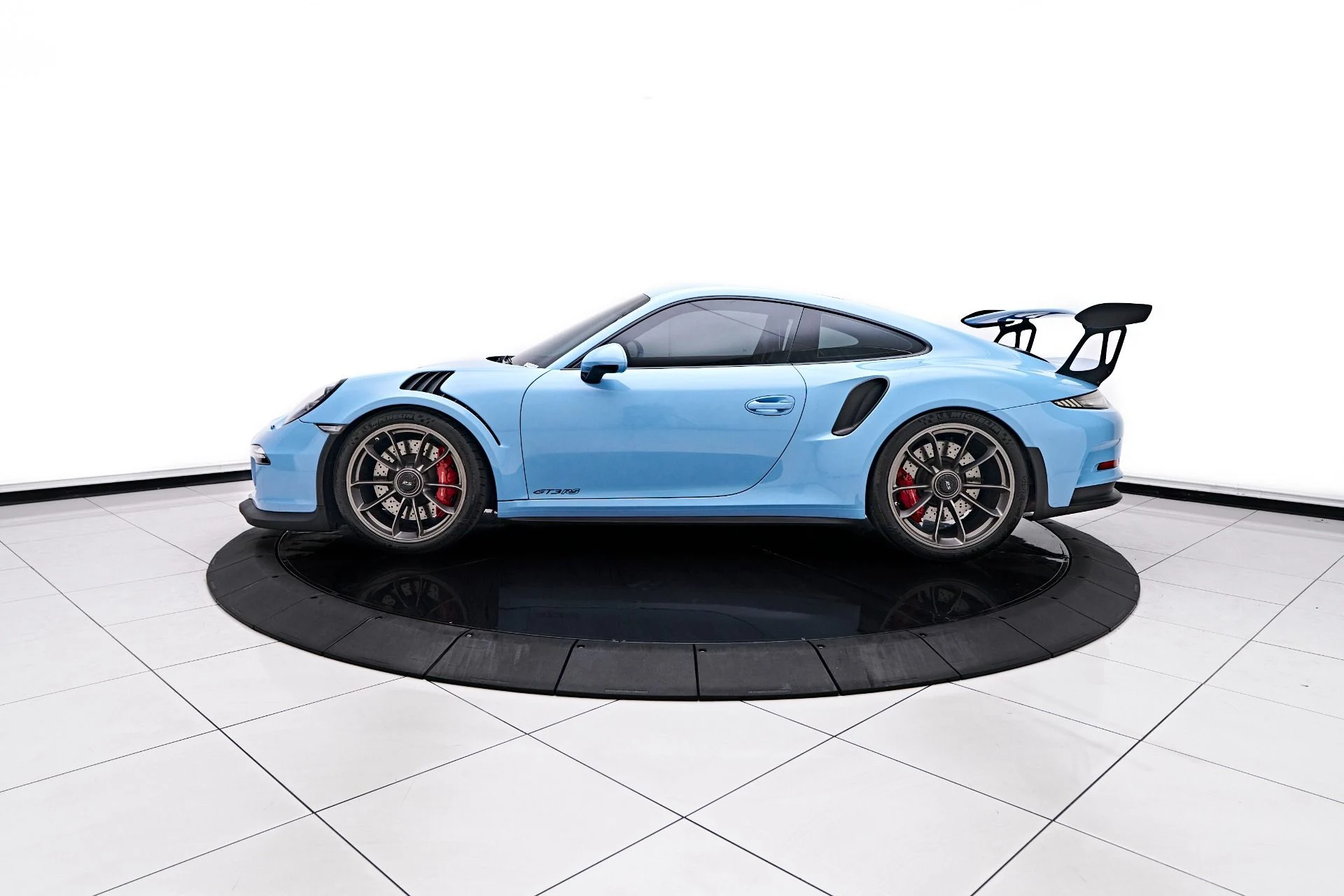 mph011_3172955978_Used_2016_Porsche_911_GT_3_RS_1755310000_853773f96b