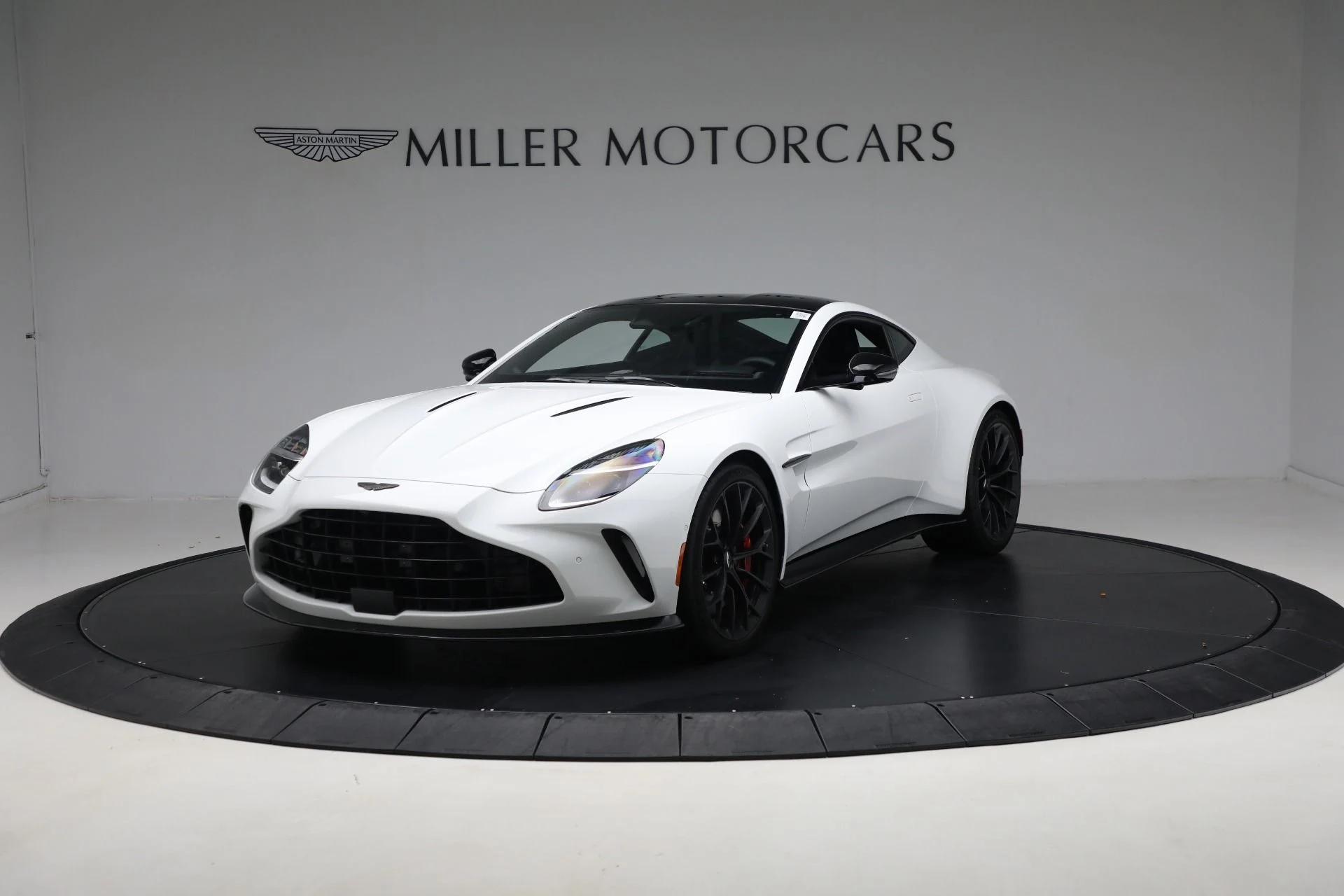 mph011_3184118951_New_2025_Aston_Martin_Vantage_44704b9680