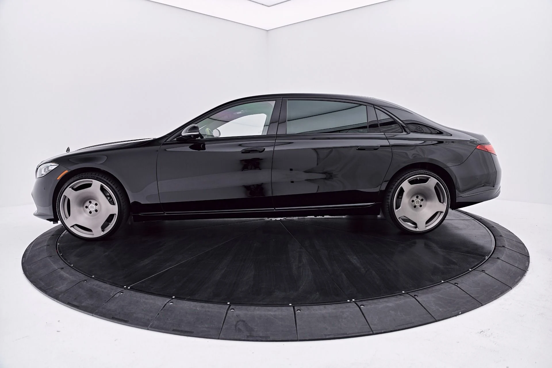 mph011_3191102539_Used_2023_Mercedes_Benz_S_Class_Maybach_S_680_1786584175_7a447e333f
