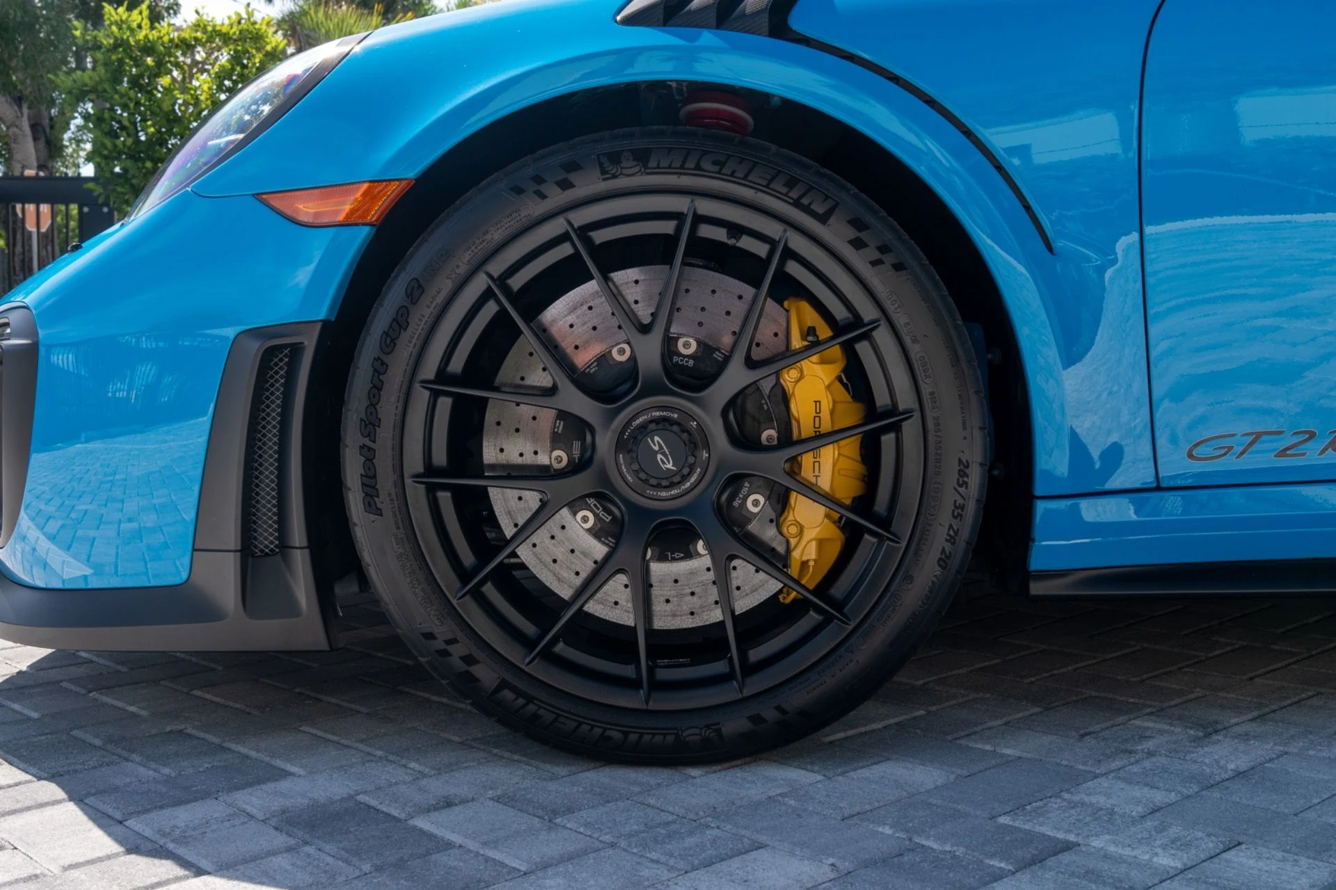 mph011_3205859291_Used_2018_Porsche_911_GT_2_RS_1791309728_2d343e8e9a