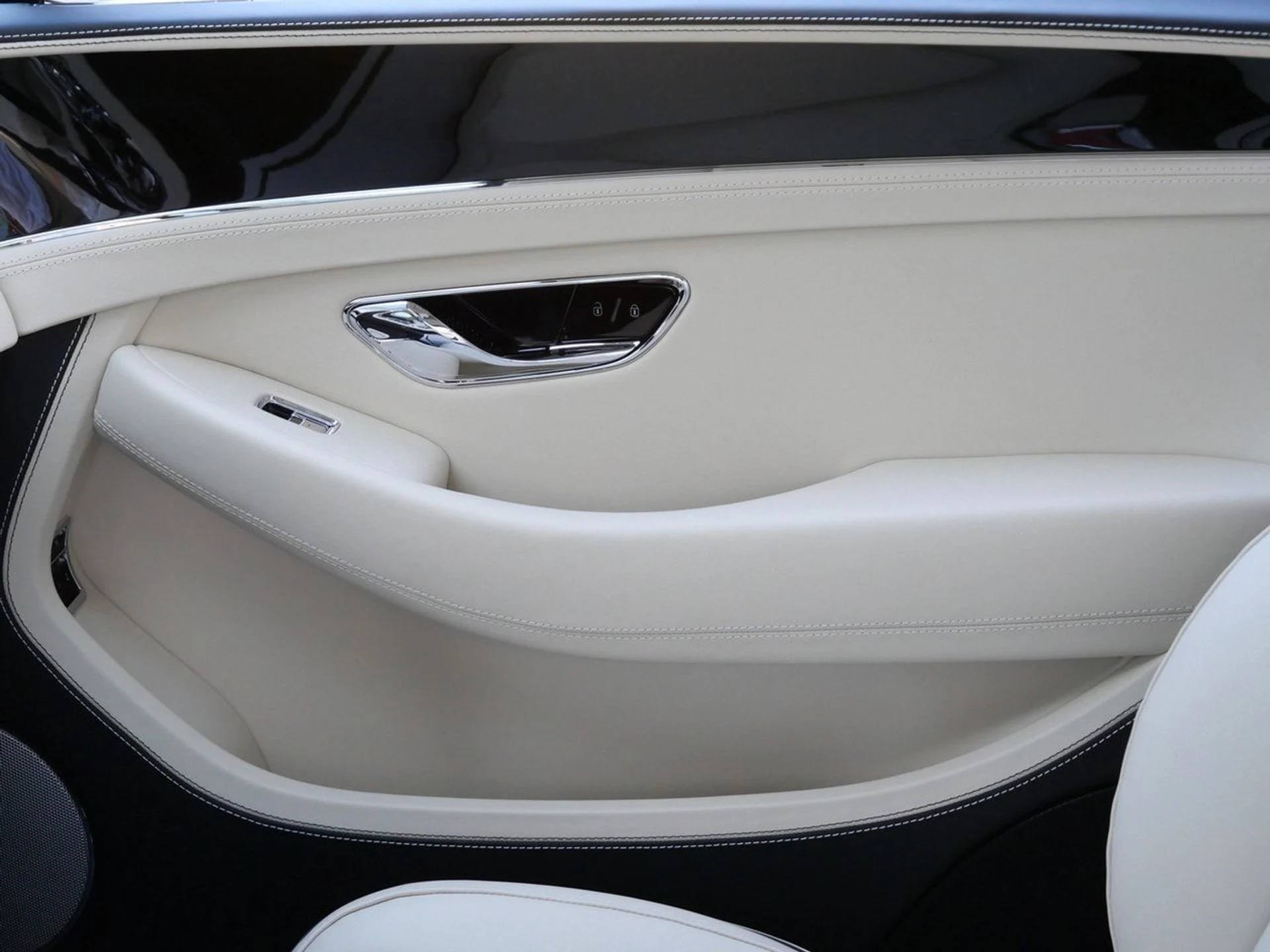 mph011_3206090746_1d42b1ee7b9bc81c109987571992ec2bx_9bfbe7a72b