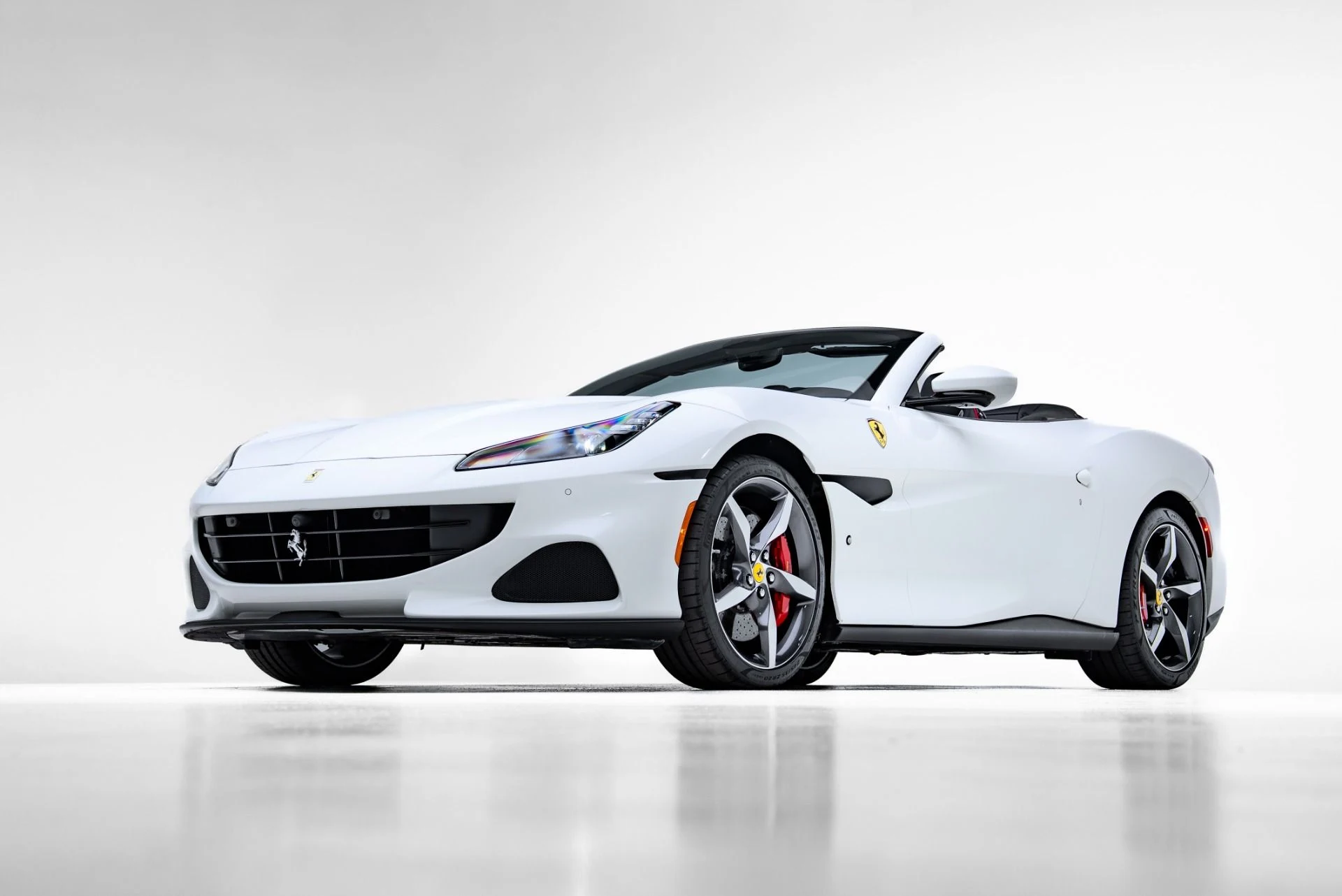 mph011_3215614517_Used_2022_Ferrari_Portofino_M_1773357506_61c40238d9
