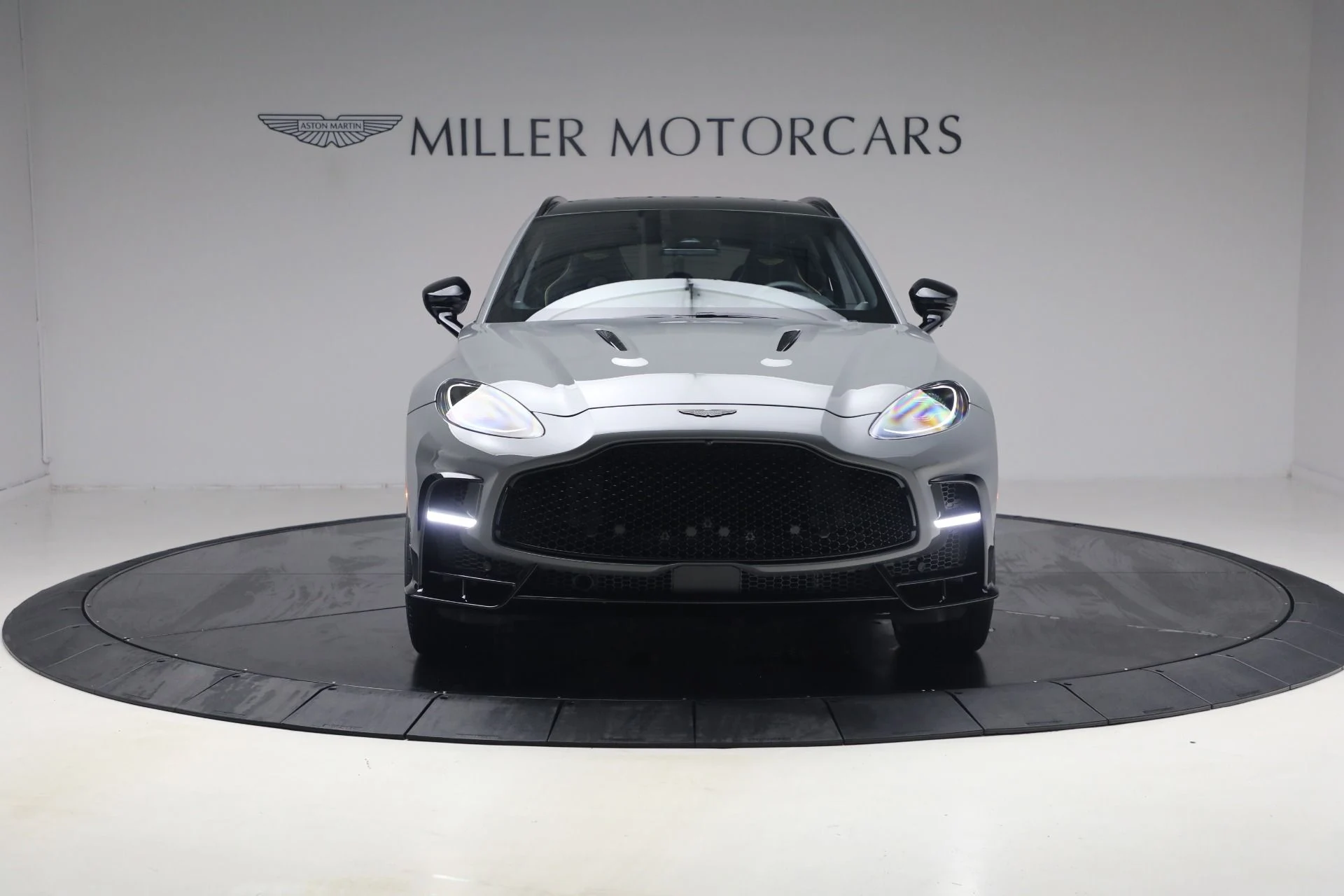 mph011_3216255752_New_2026_Aston_Martin_DBX_S_1787860689_72b2b7ef0d