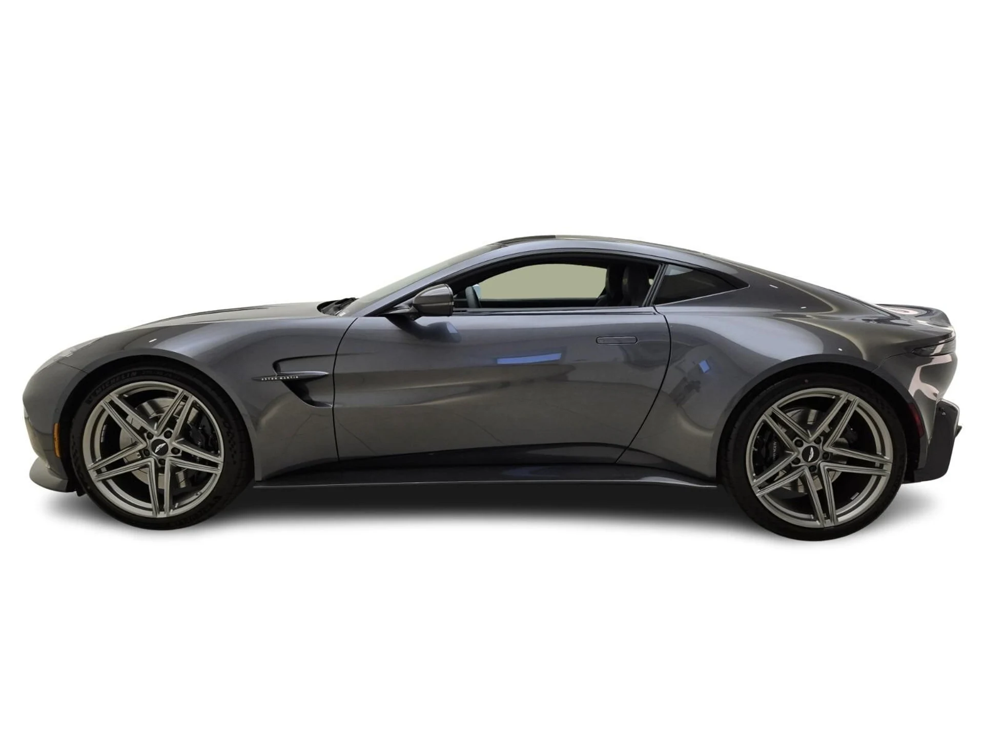 mph011_3219102811_New_2025_Aston_Martin_Vantage_1753161515_e4bb1b8ba2